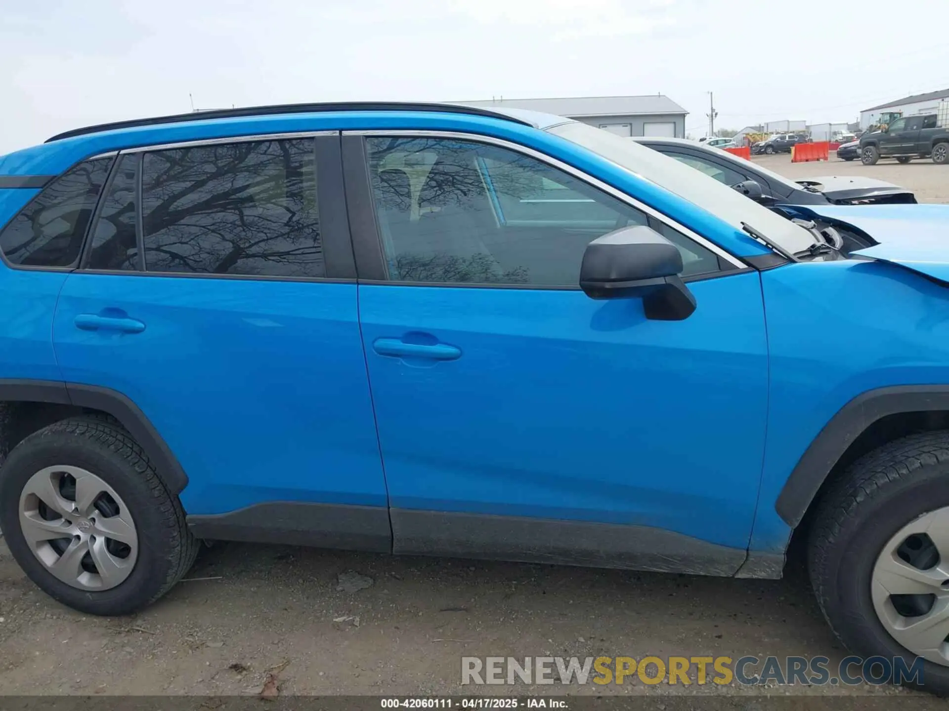 13 Photograph of a damaged car 2T3H1RFV8KW002939 TOYOTA RAV4 2019