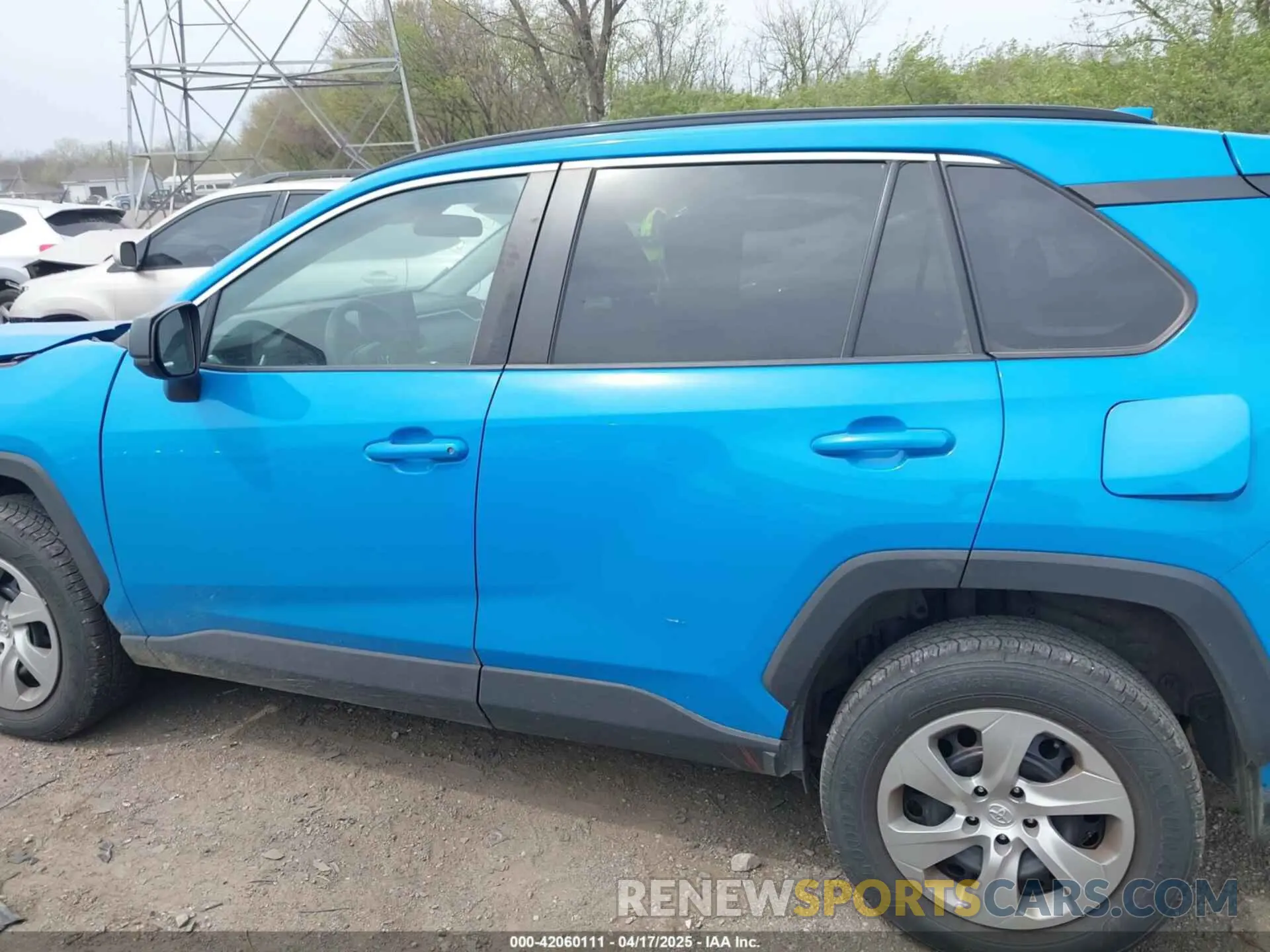 14 Photograph of a damaged car 2T3H1RFV8KW002939 TOYOTA RAV4 2019