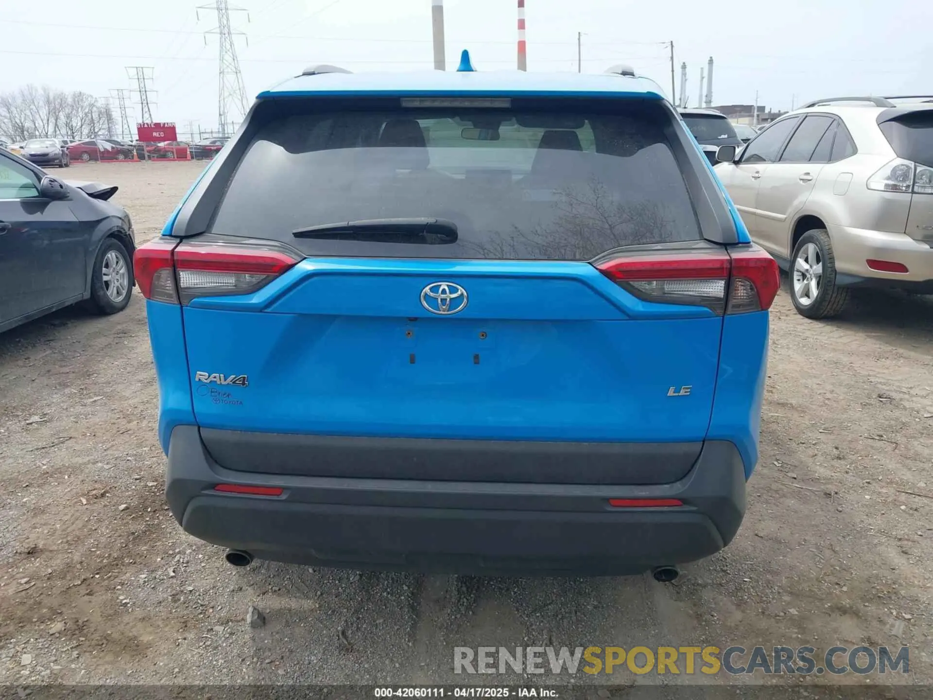 16 Photograph of a damaged car 2T3H1RFV8KW002939 TOYOTA RAV4 2019