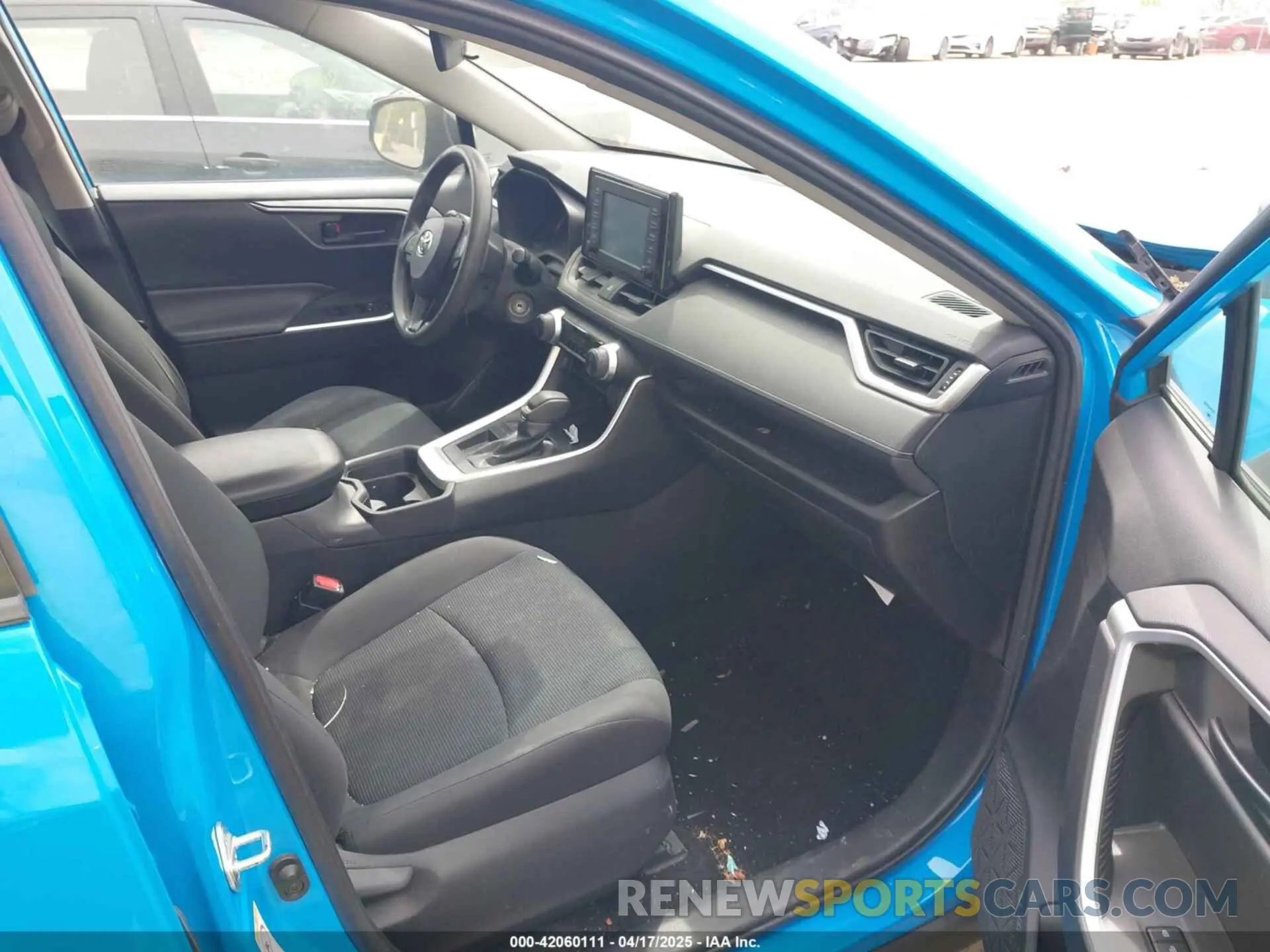 5 Photograph of a damaged car 2T3H1RFV8KW002939 TOYOTA RAV4 2019