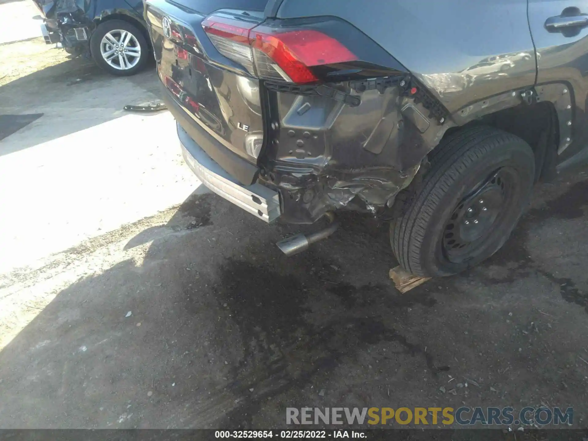 6 Photograph of a damaged car 2T3H1RFV8KW006554 TOYOTA RAV4 2019