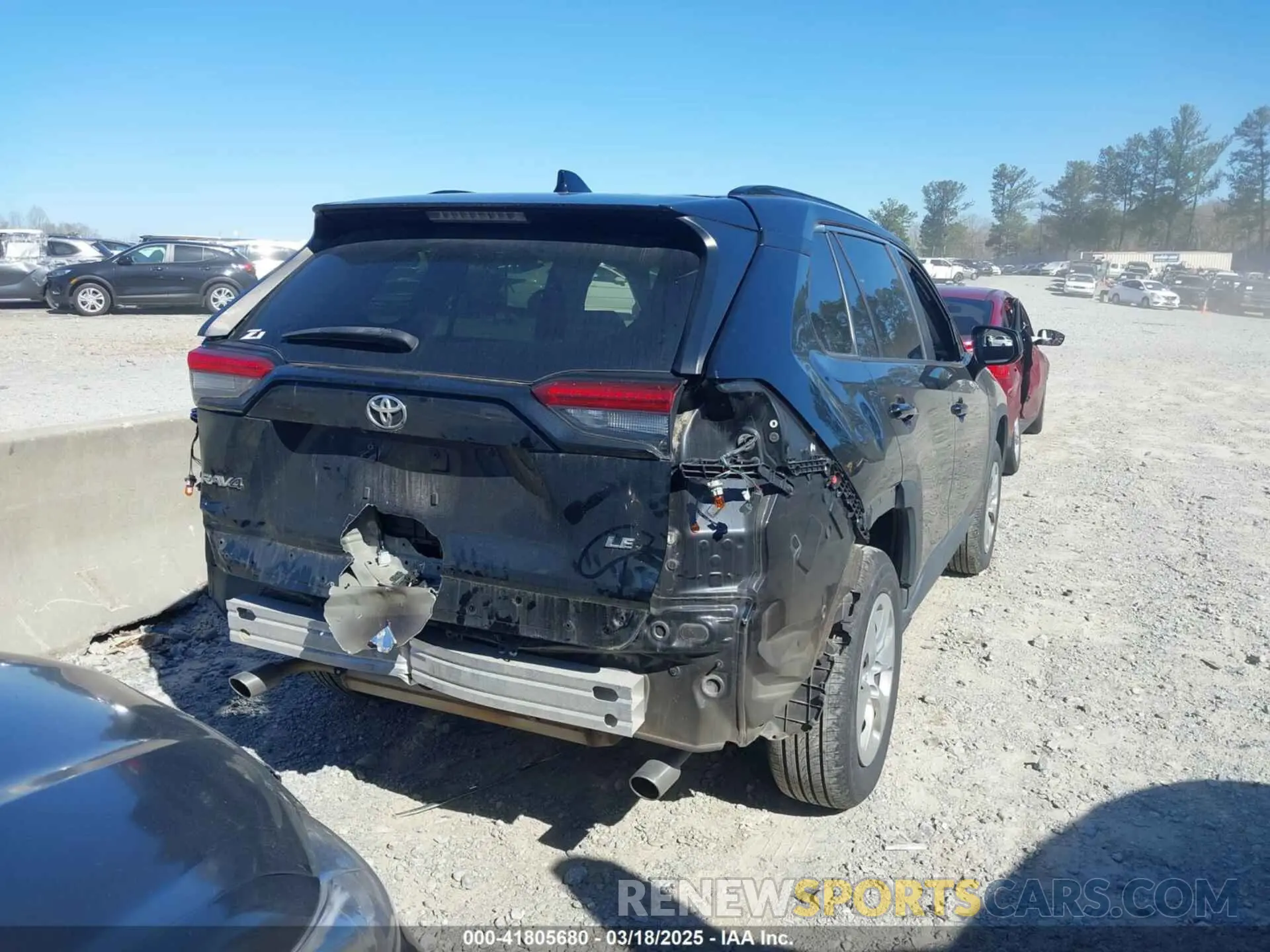 4 Photograph of a damaged car 2T3H1RFV8KW013553 TOYOTA RAV4 2019