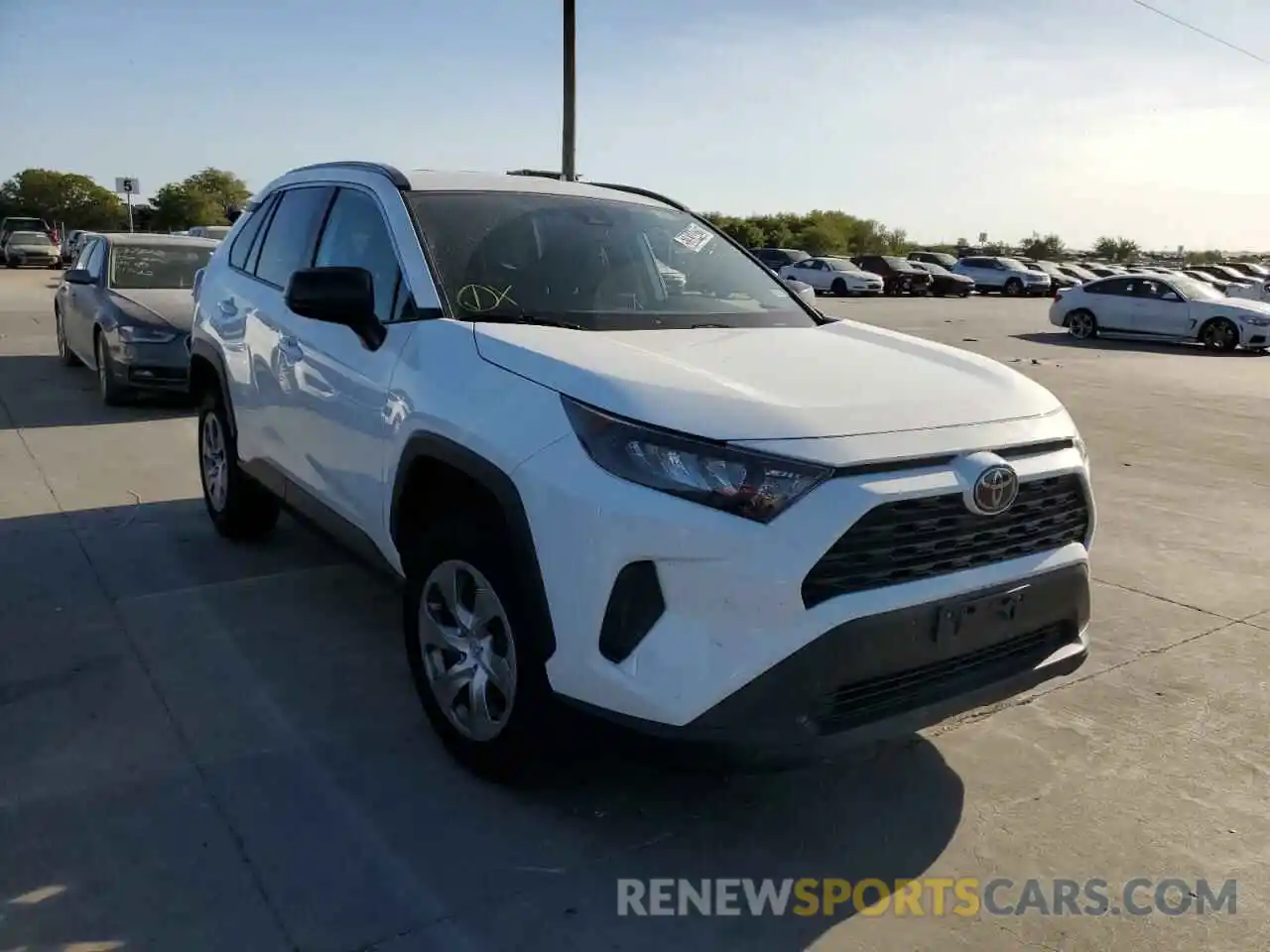 1 Photograph of a damaged car 2T3H1RFV8KW021197 TOYOTA RAV4 2019