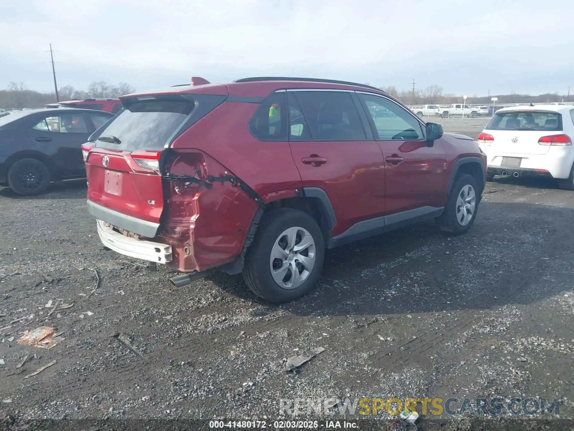 4 Photograph of a damaged car 2T3H1RFV8KW021359 TOYOTA RAV4 2019