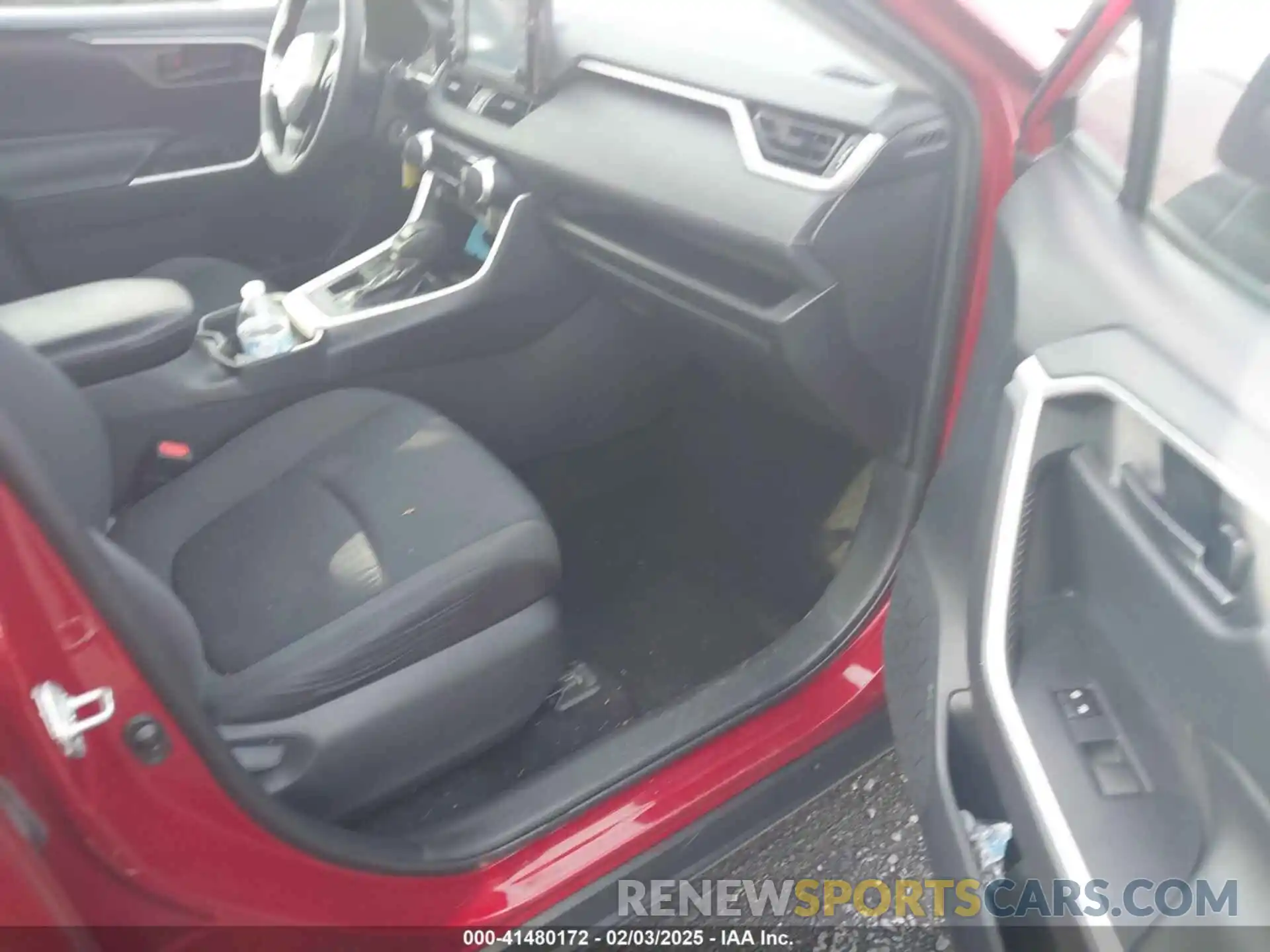 5 Photograph of a damaged car 2T3H1RFV8KW021359 TOYOTA RAV4 2019