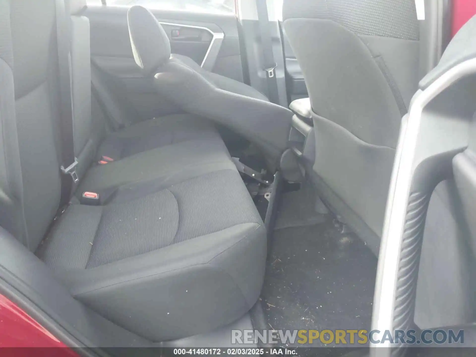 8 Photograph of a damaged car 2T3H1RFV8KW021359 TOYOTA RAV4 2019