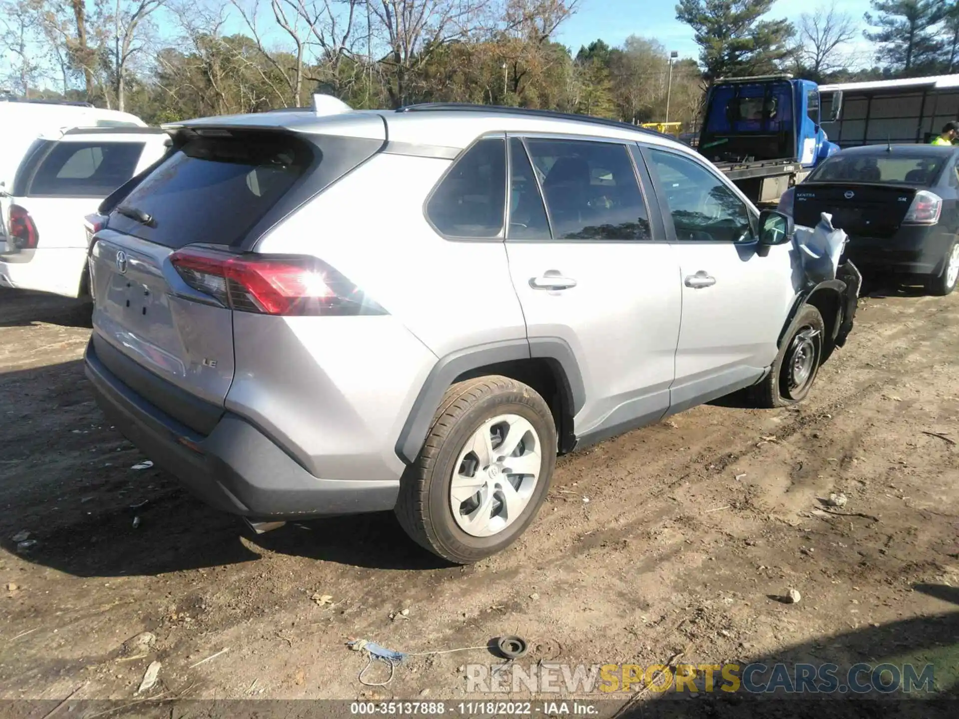 4 Photograph of a damaged car 2T3H1RFV8KW023211 TOYOTA RAV4 2019