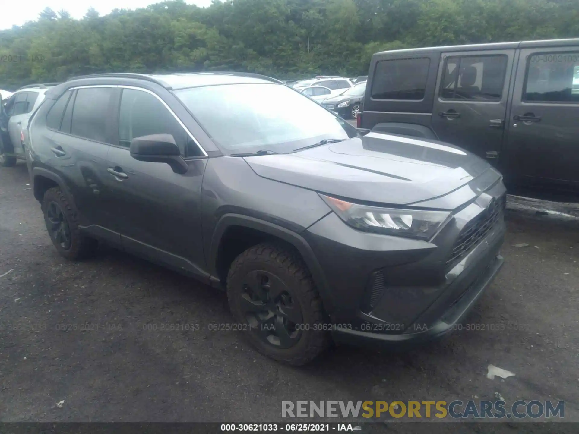 1 Photograph of a damaged car 2T3H1RFV8KW034015 TOYOTA RAV4 2019