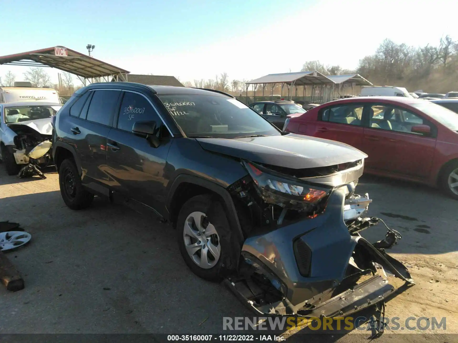 1 Photograph of a damaged car 2T3H1RFV8KW035181 TOYOTA RAV4 2019