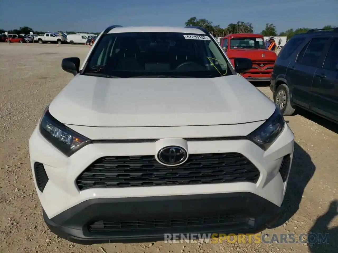 5 Photograph of a damaged car 2T3H1RFV8KW035956 TOYOTA RAV4 2019