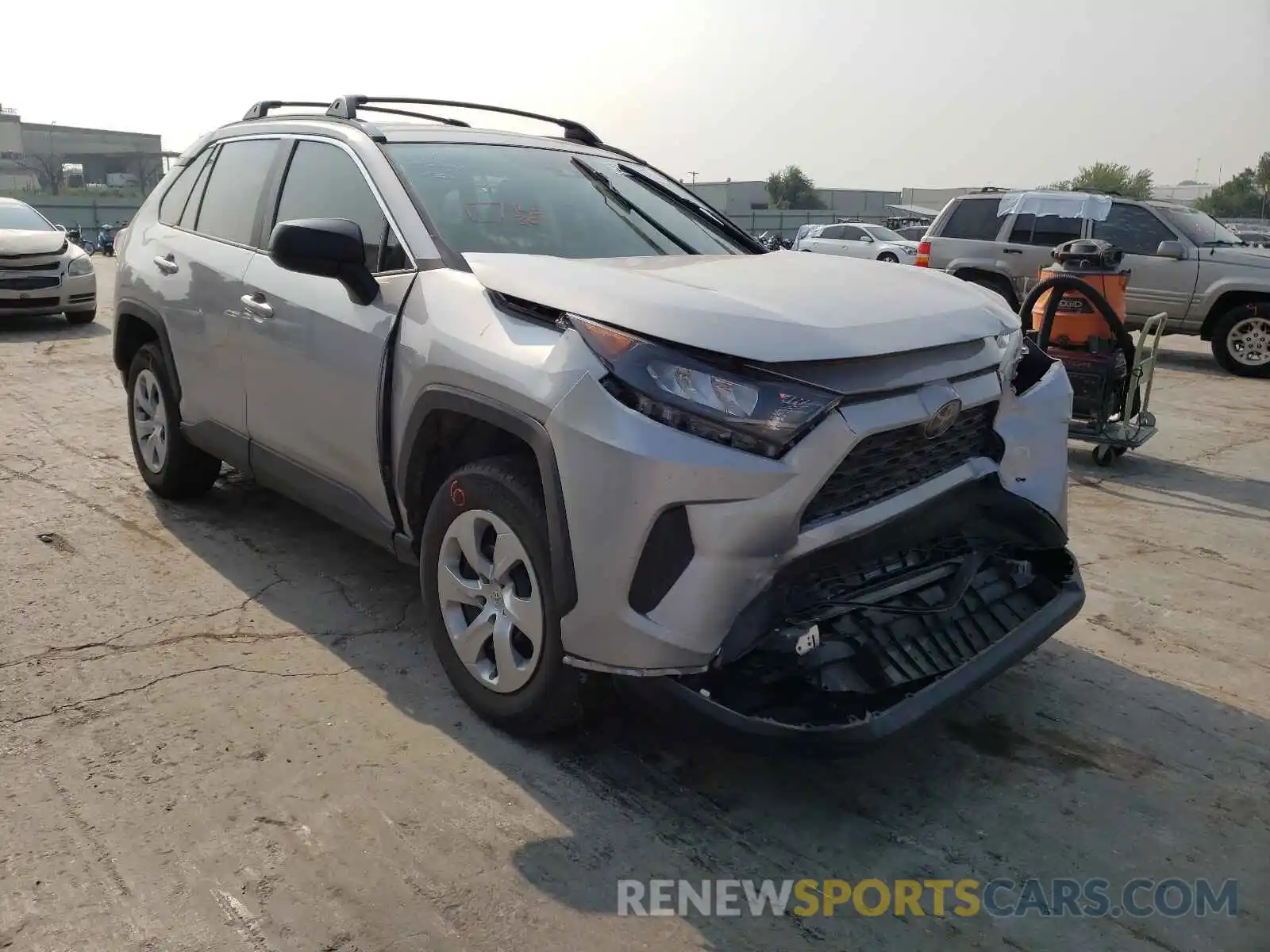 1 Photograph of a damaged car 2T3H1RFV8KW038842 TOYOTA RAV4 2019