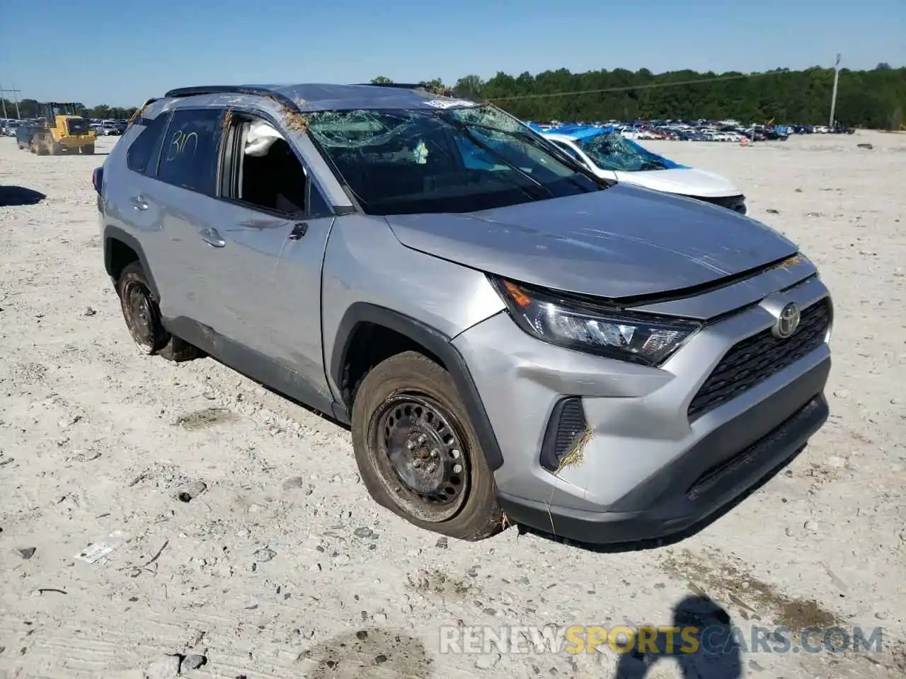 1 Photograph of a damaged car 2T3H1RFV8KW038985 TOYOTA RAV4 2019