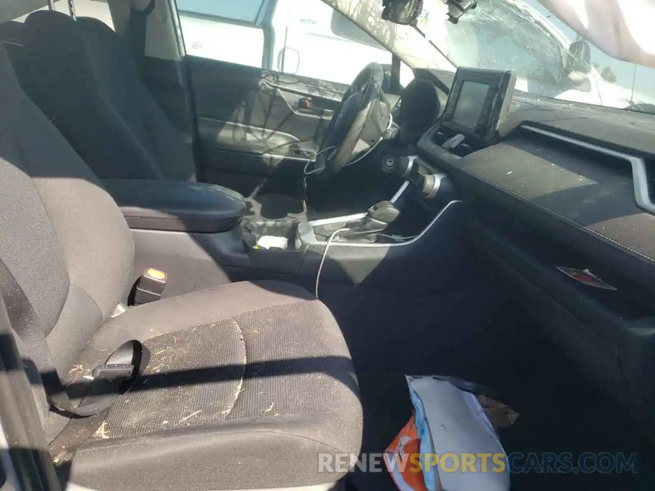 5 Photograph of a damaged car 2T3H1RFV8KW038985 TOYOTA RAV4 2019