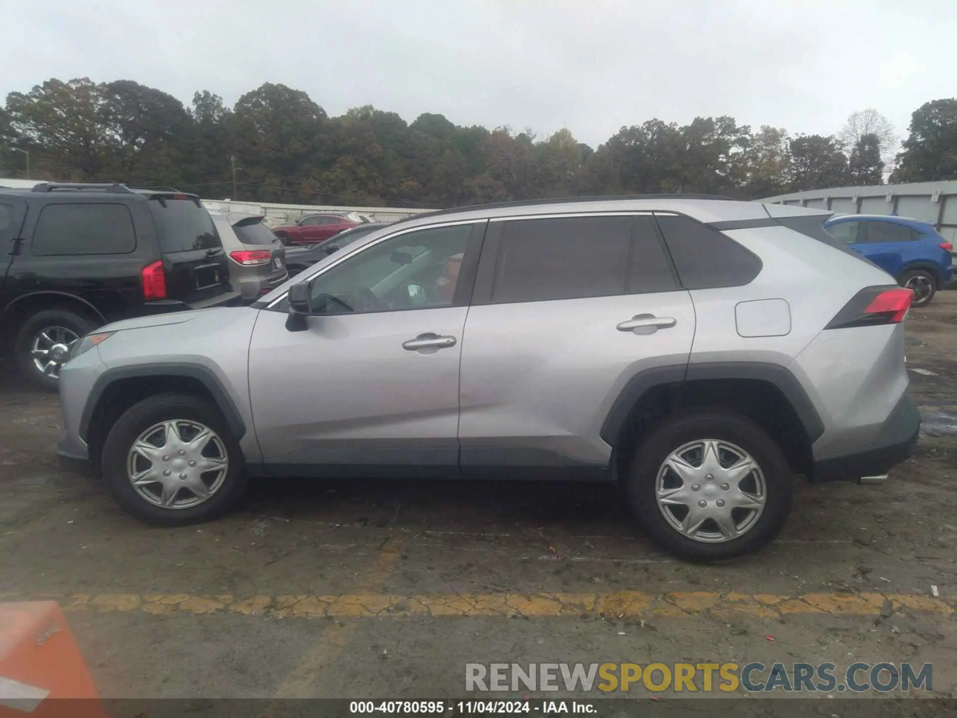 13 Photograph of a damaged car 2T3H1RFV8KW042826 TOYOTA RAV4 2019