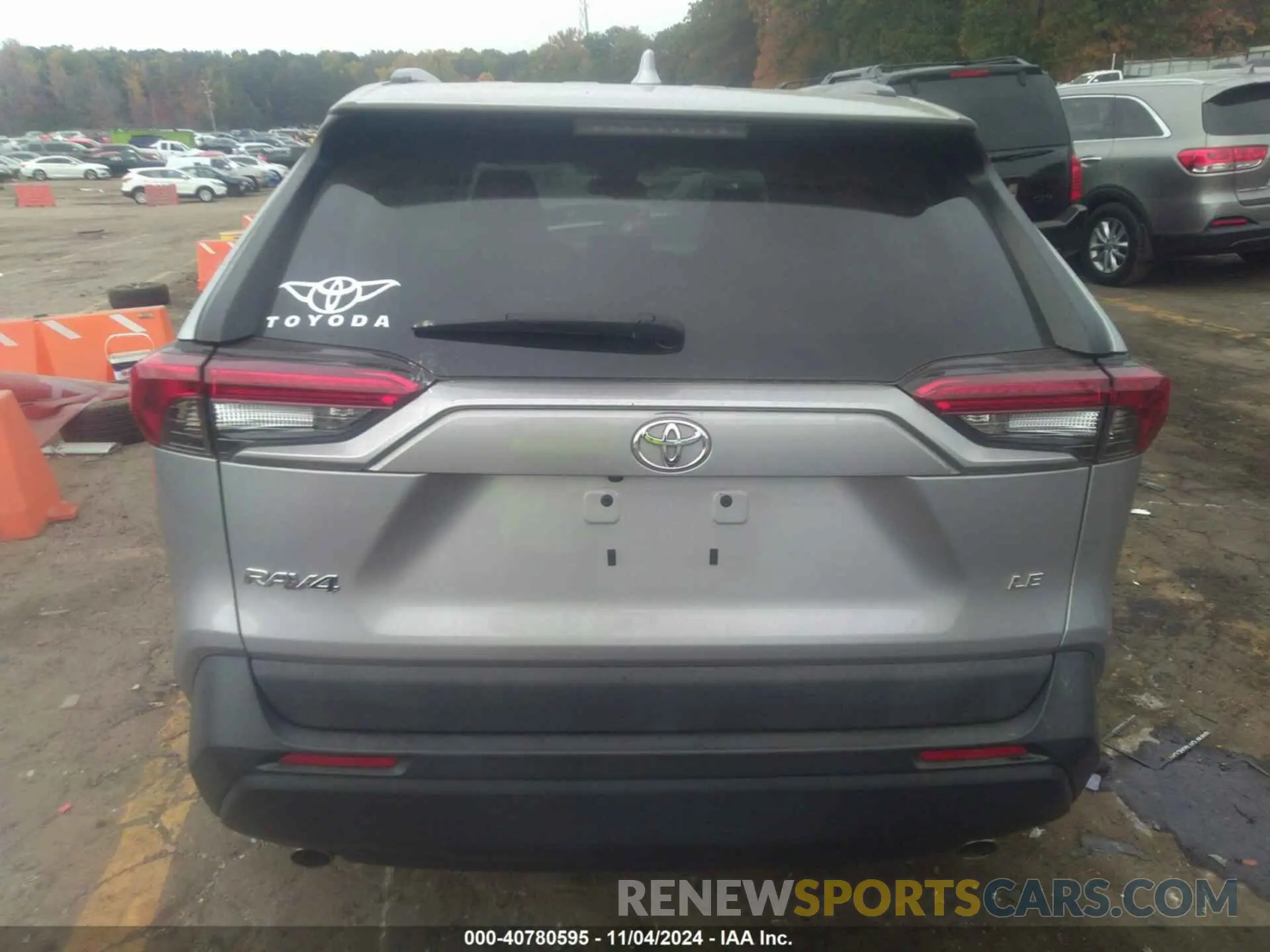 15 Photograph of a damaged car 2T3H1RFV8KW042826 TOYOTA RAV4 2019