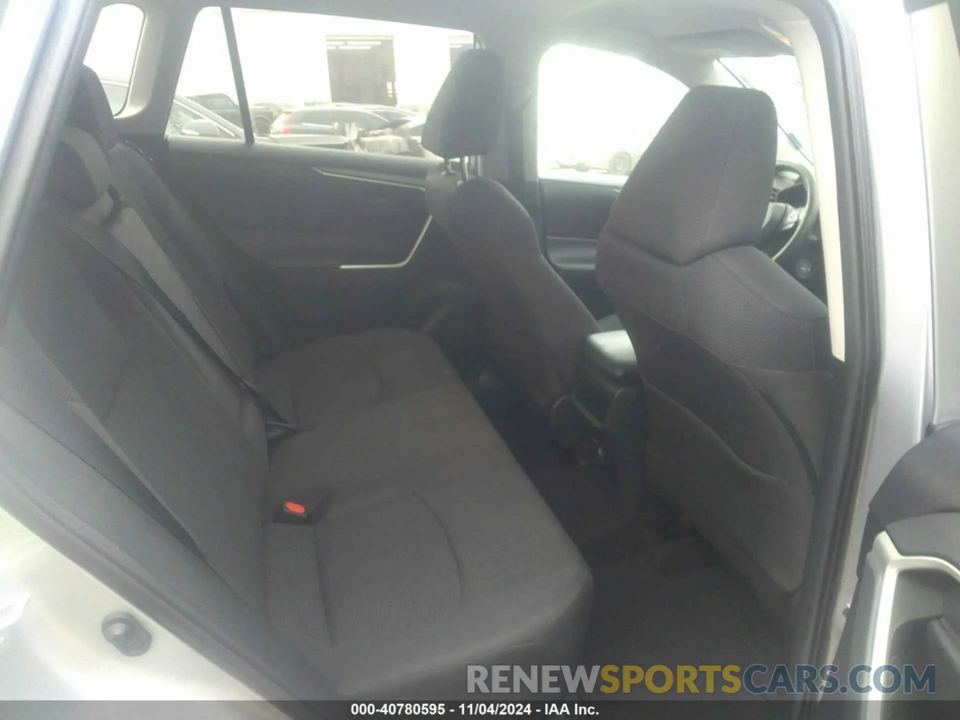 8 Photograph of a damaged car 2T3H1RFV8KW042826 TOYOTA RAV4 2019