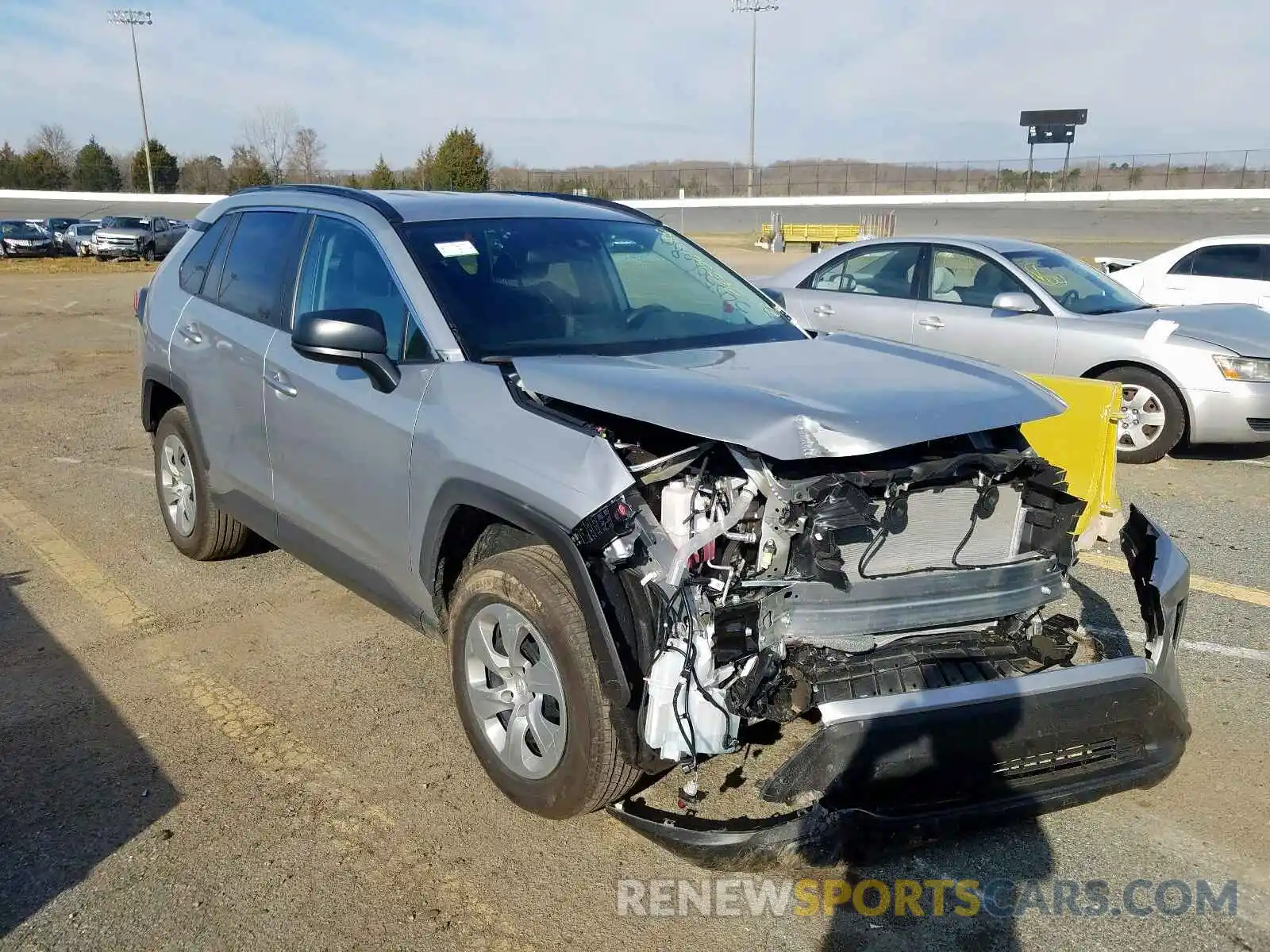 1 Photograph of a damaged car 2T3H1RFV8KW043913 TOYOTA RAV4 2019