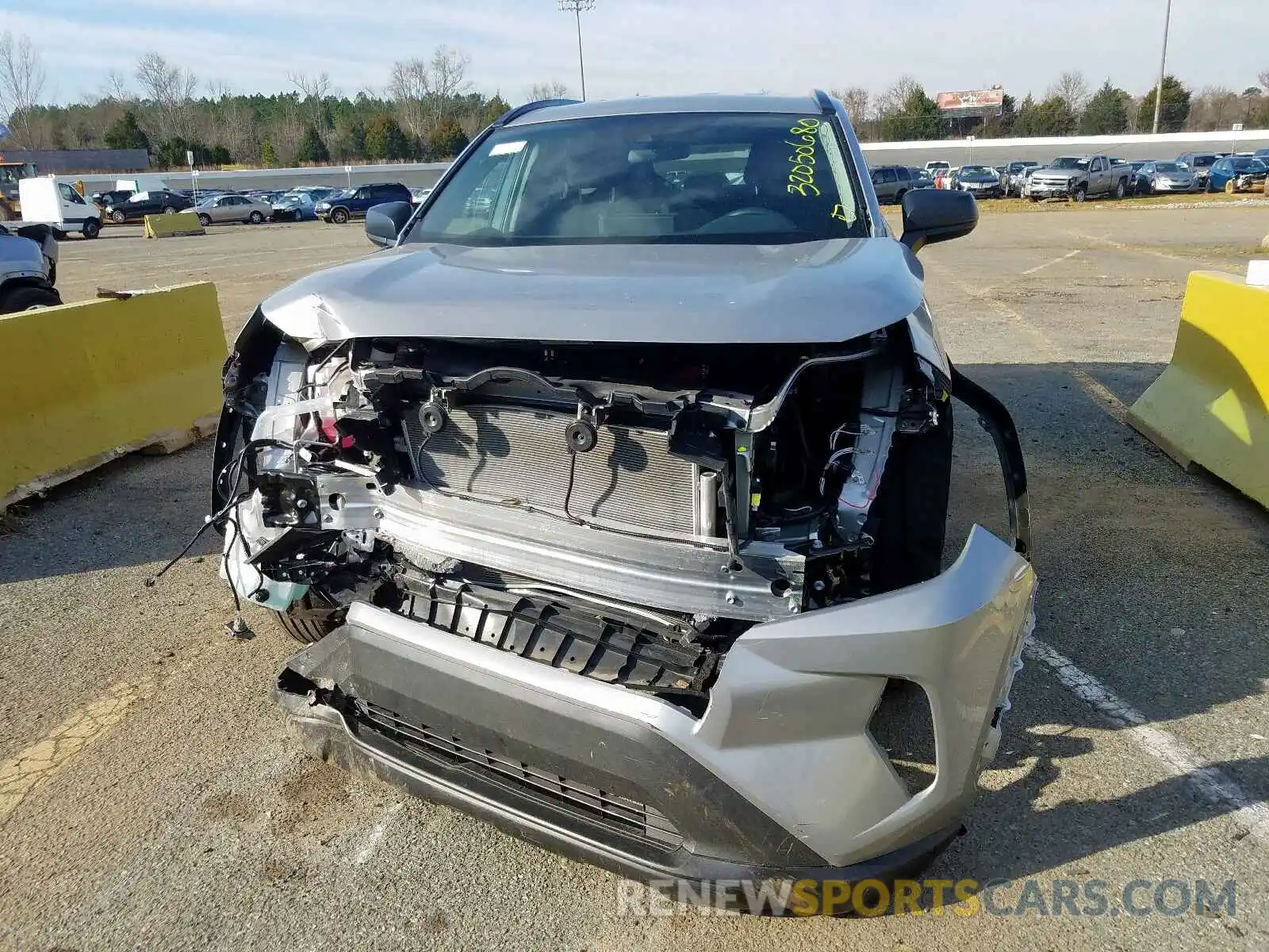 9 Photograph of a damaged car 2T3H1RFV8KW043913 TOYOTA RAV4 2019