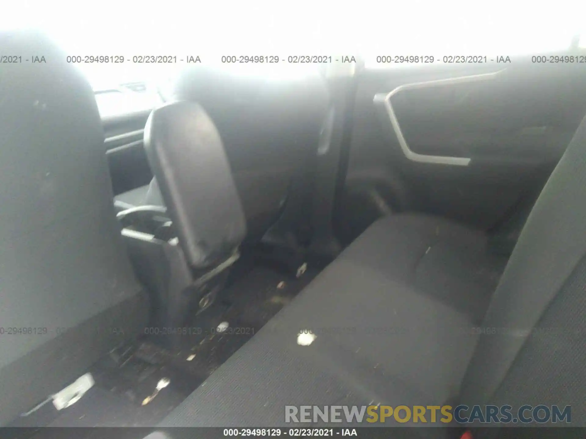 8 Photograph of a damaged car 2T3H1RFV8KW046052 TOYOTA RAV4 2019