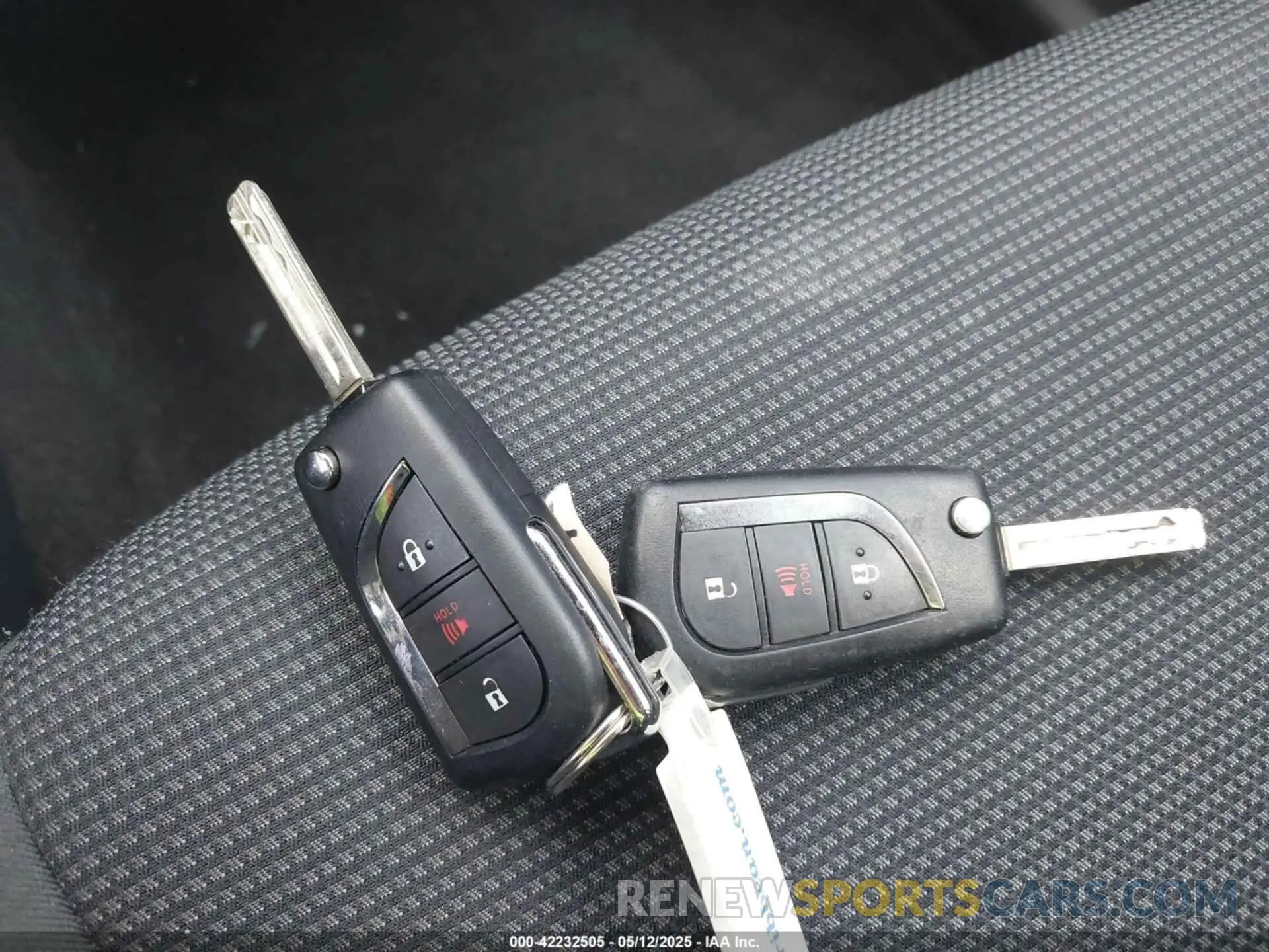 11 Photograph of a damaged car 2T3H1RFV8KW052918 TOYOTA RAV4 2019