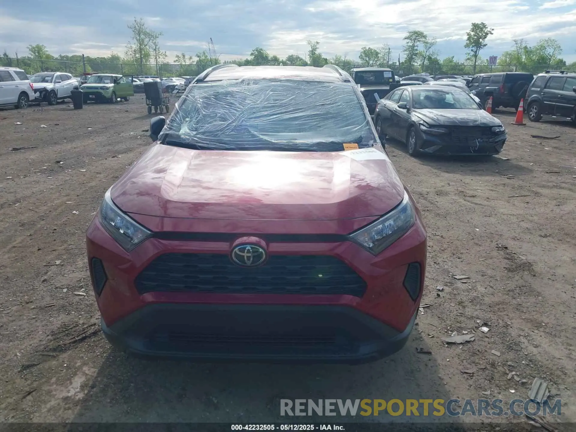 12 Photograph of a damaged car 2T3H1RFV8KW052918 TOYOTA RAV4 2019