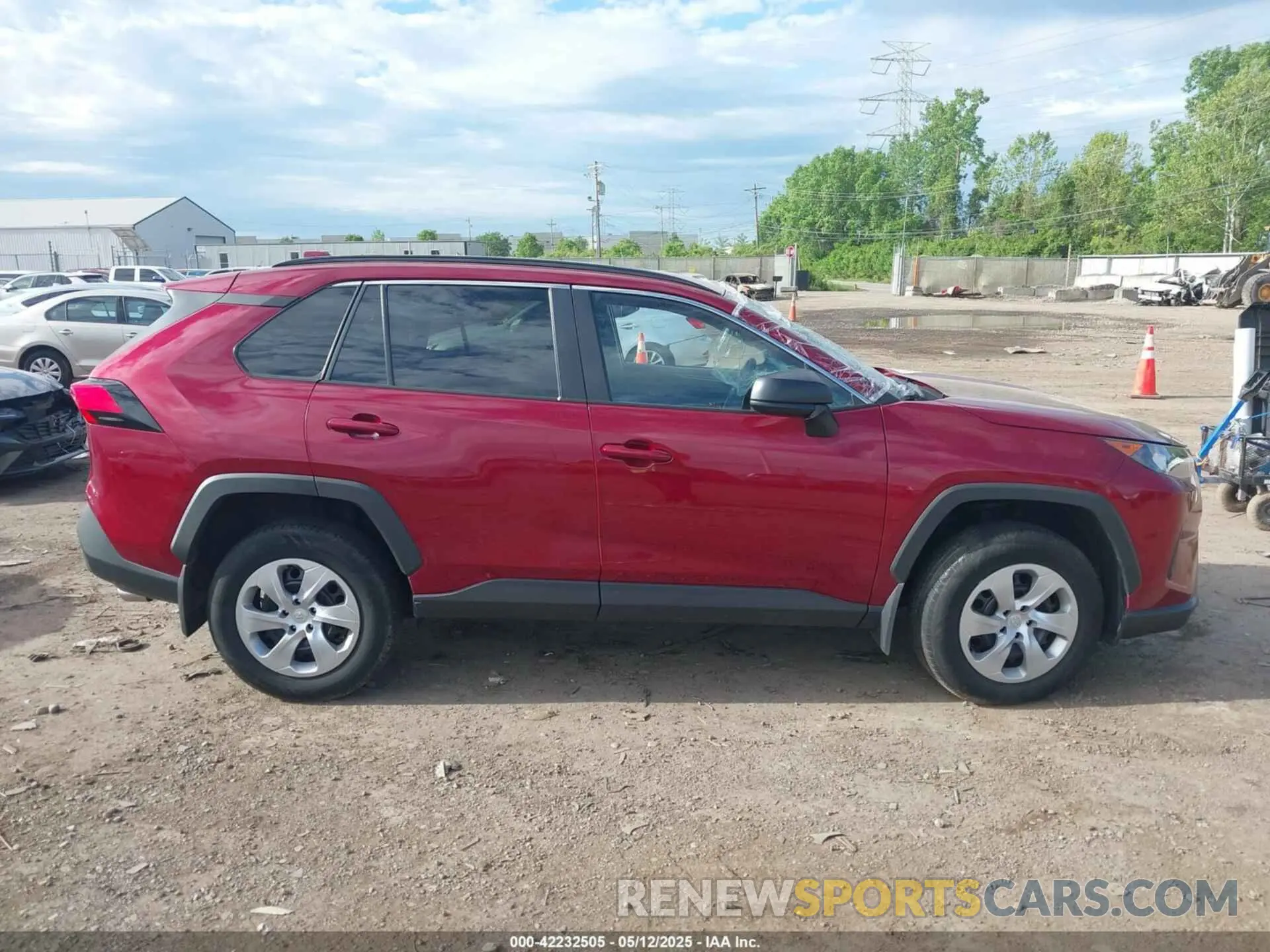 13 Photograph of a damaged car 2T3H1RFV8KW052918 TOYOTA RAV4 2019