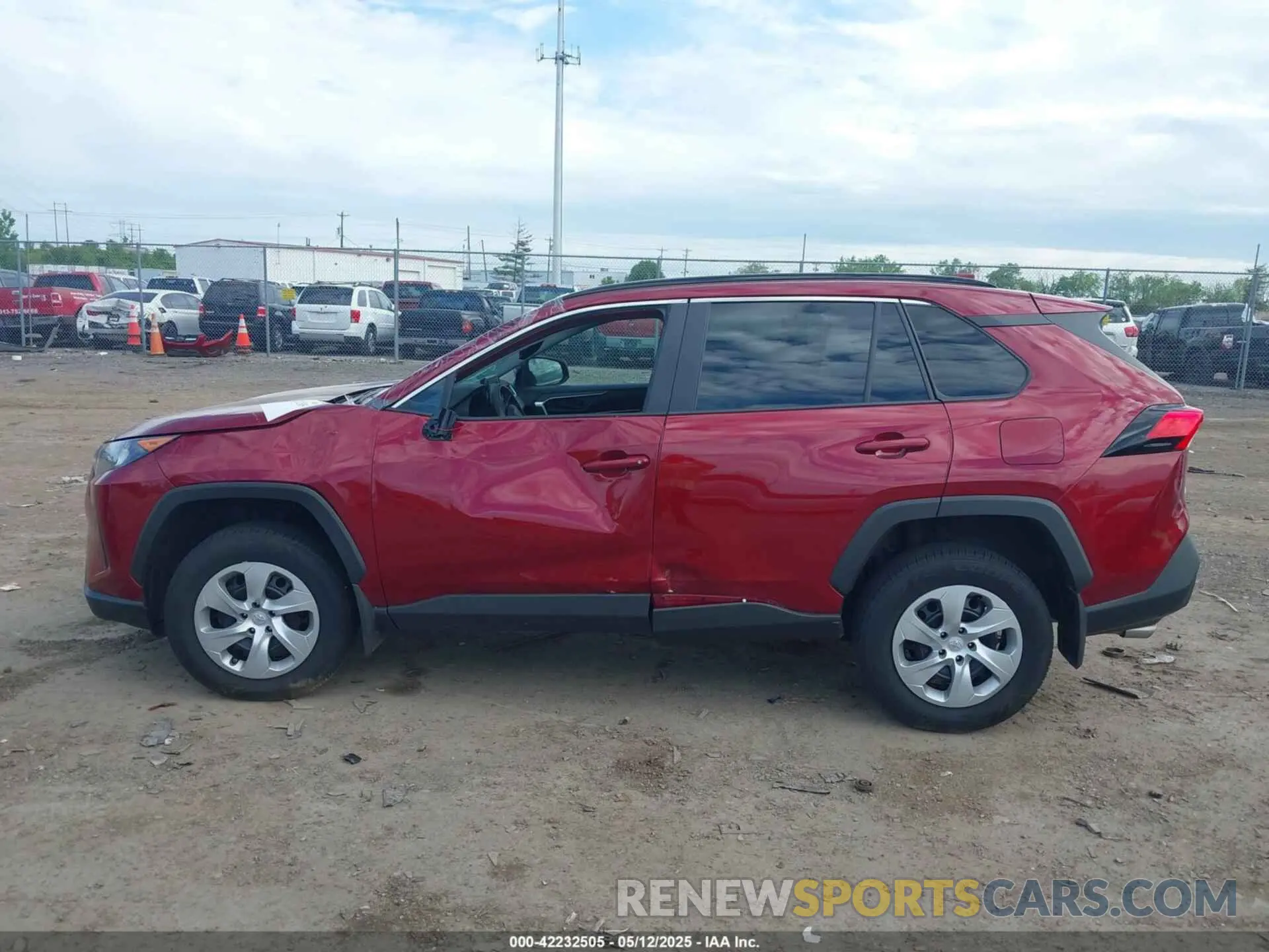 14 Photograph of a damaged car 2T3H1RFV8KW052918 TOYOTA RAV4 2019