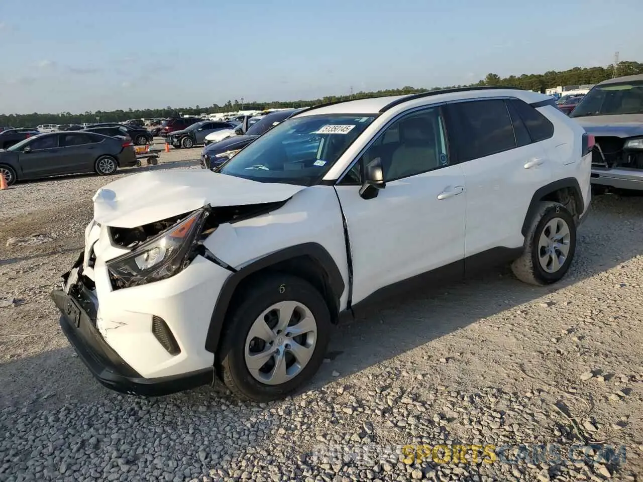 1 Photograph of a damaged car 2T3H1RFV8KW053938 TOYOTA RAV4 2019
