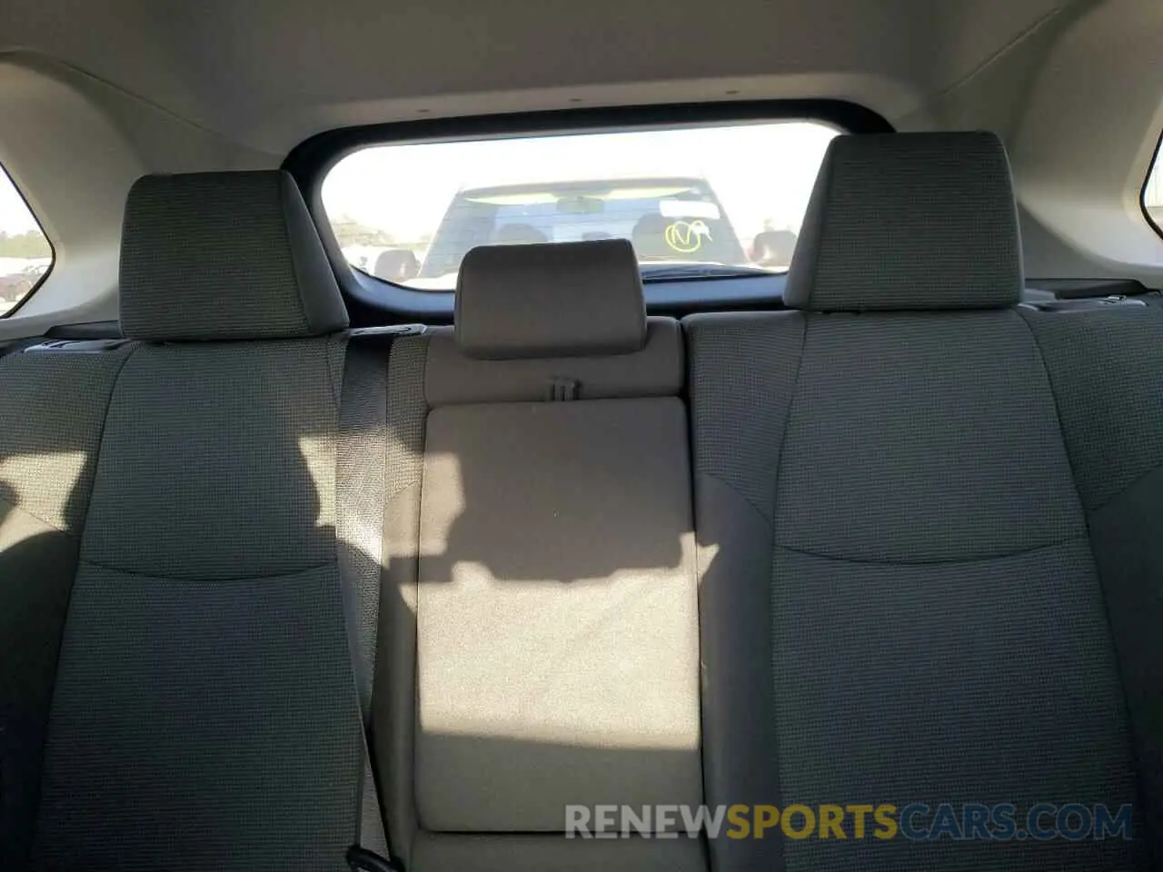 10 Photograph of a damaged car 2T3H1RFV8KW053938 TOYOTA RAV4 2019