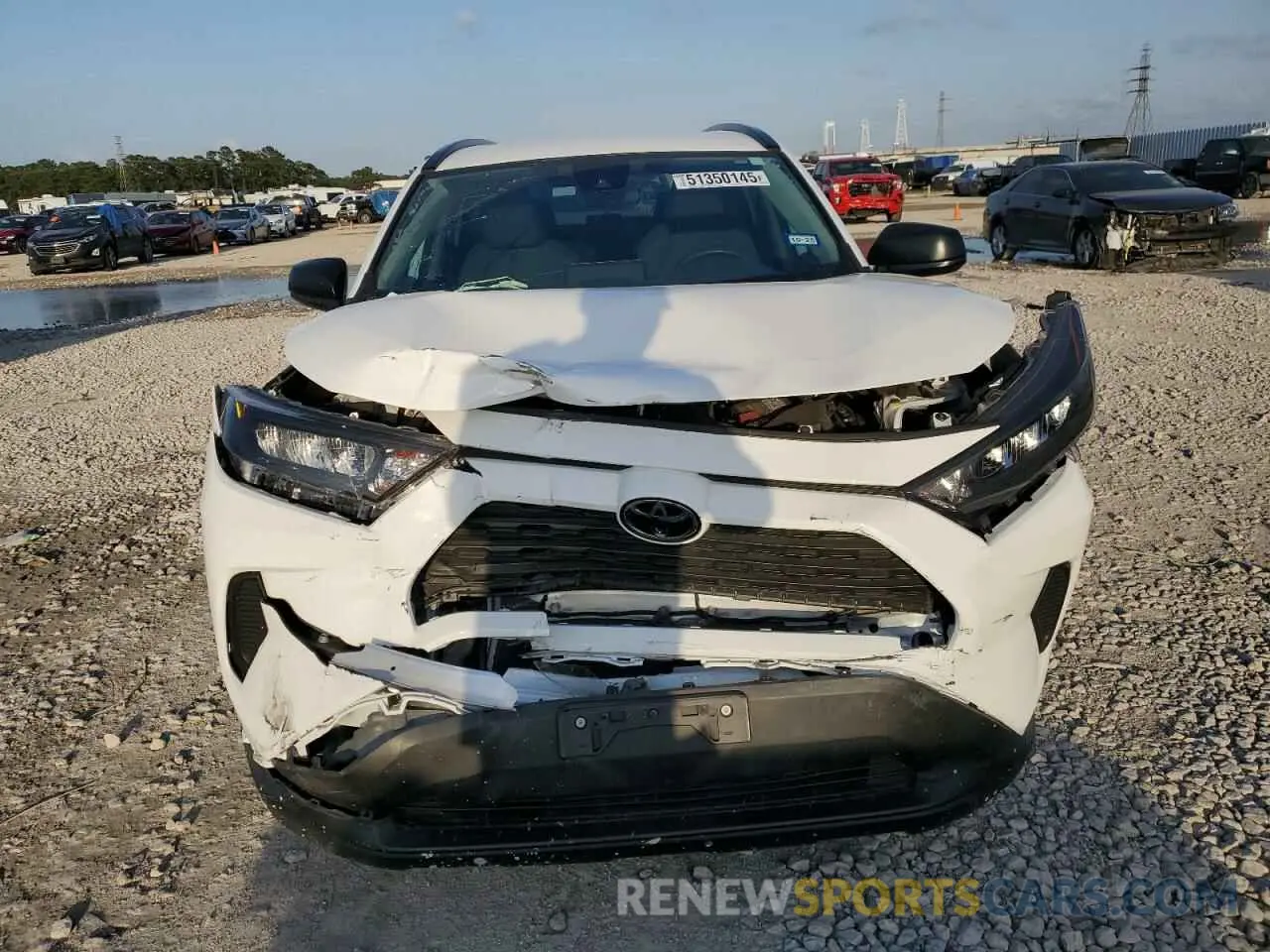 5 Photograph of a damaged car 2T3H1RFV8KW053938 TOYOTA RAV4 2019