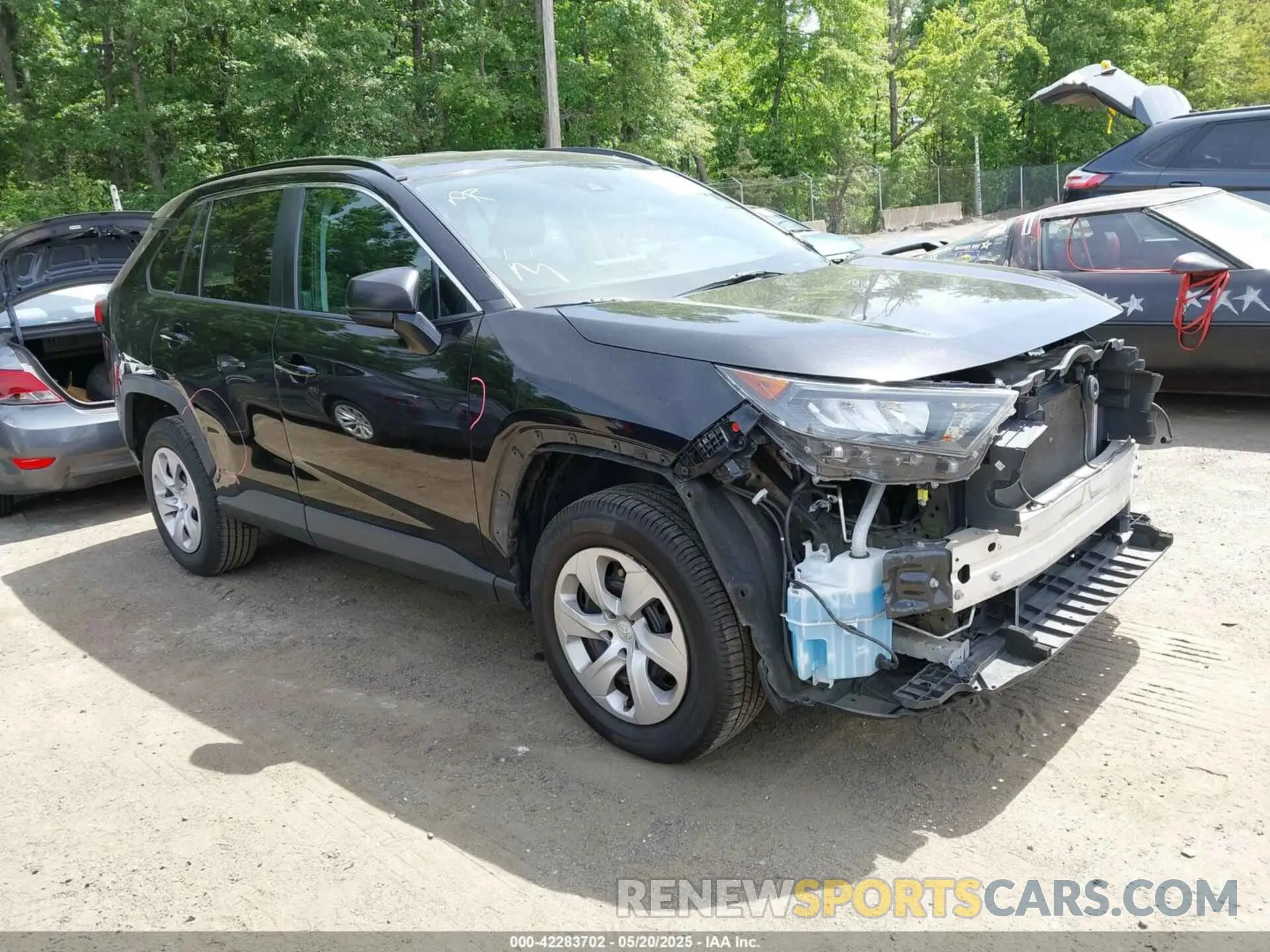 1 Photograph of a damaged car 2T3H1RFV9KC020674 TOYOTA RAV4 2019