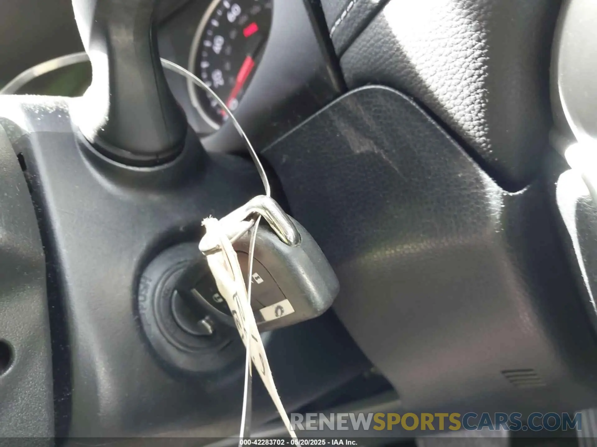 11 Photograph of a damaged car 2T3H1RFV9KC020674 TOYOTA RAV4 2019