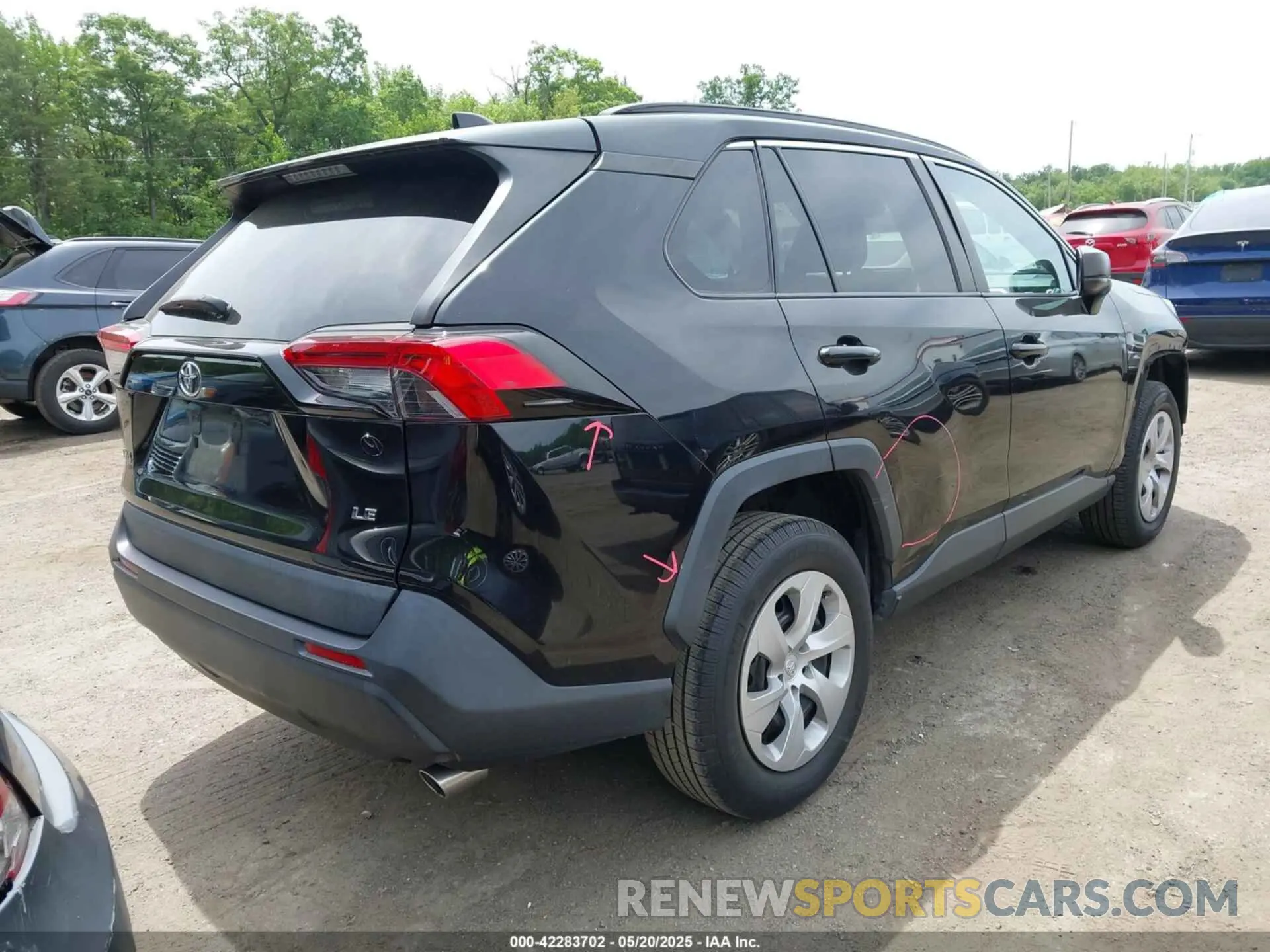4 Photograph of a damaged car 2T3H1RFV9KC020674 TOYOTA RAV4 2019