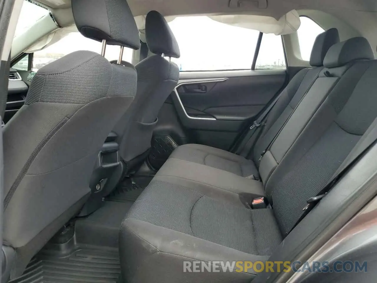 11 Photograph of a damaged car 2T3H1RFV9KC020707 TOYOTA RAV4 2019