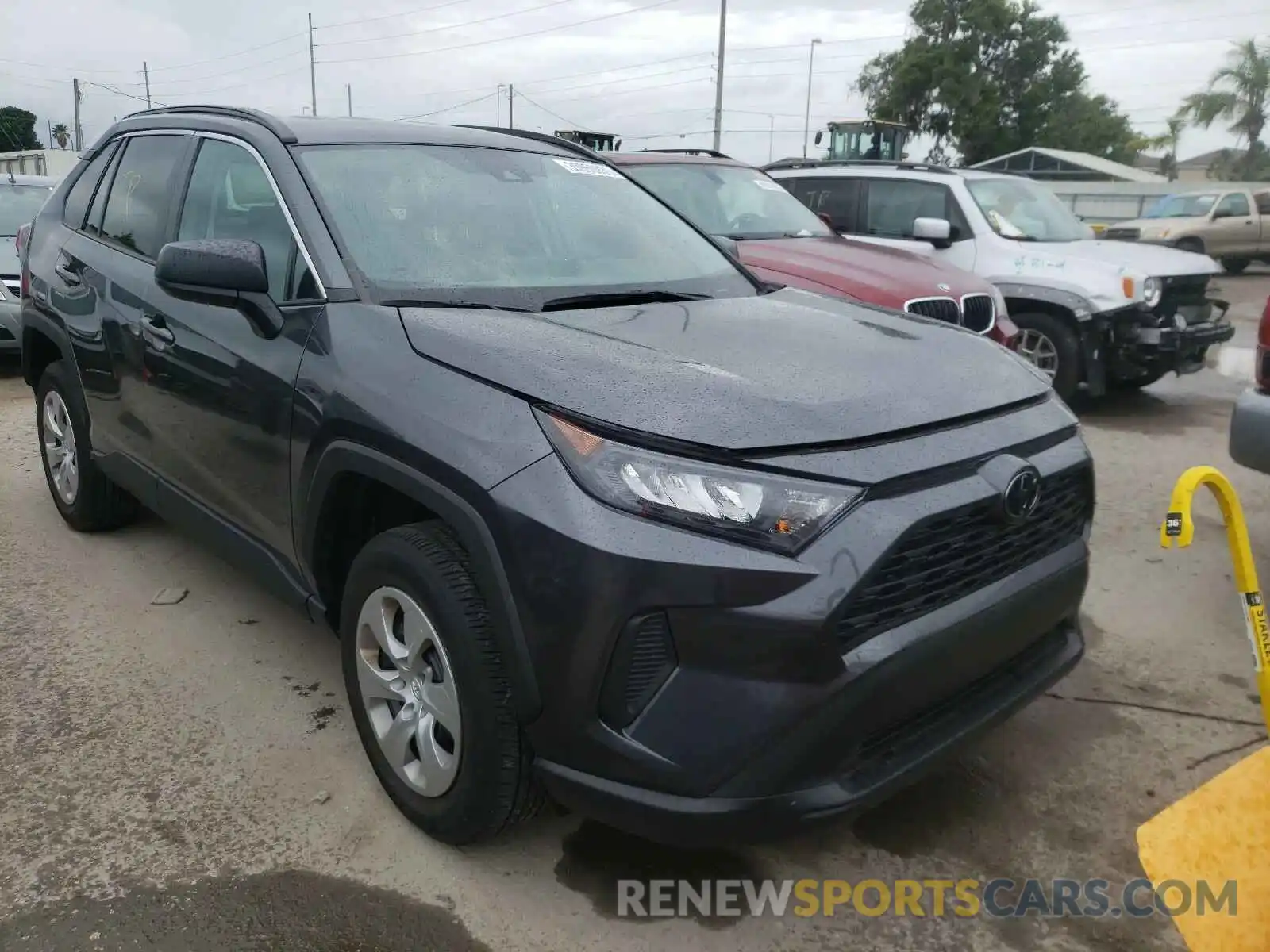 1 Photograph of a damaged car 2T3H1RFV9KC026586 TOYOTA RAV4 2019