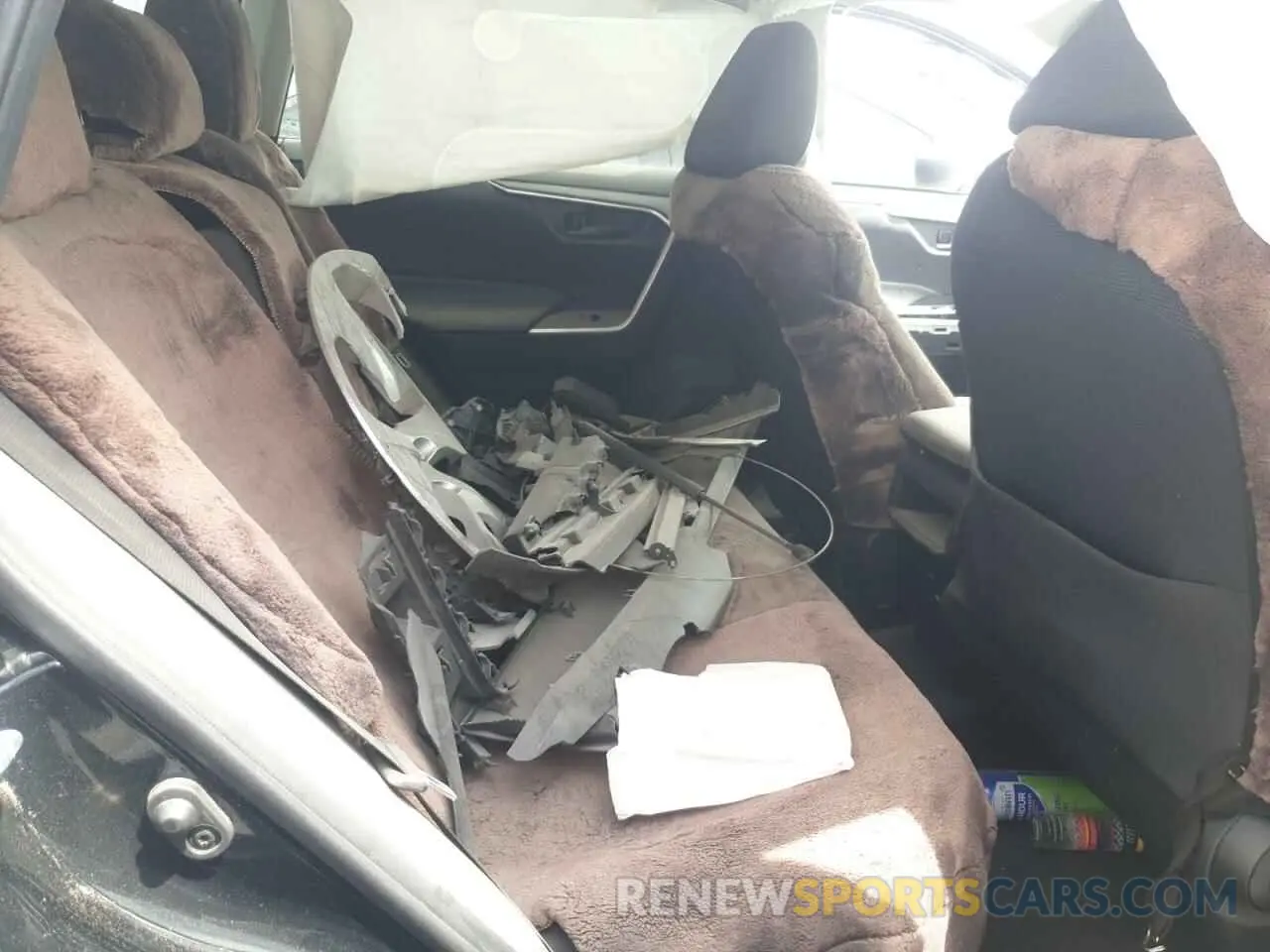 11 Photograph of a damaged car 2T3H1RFV9KC028175 TOYOTA RAV4 2019