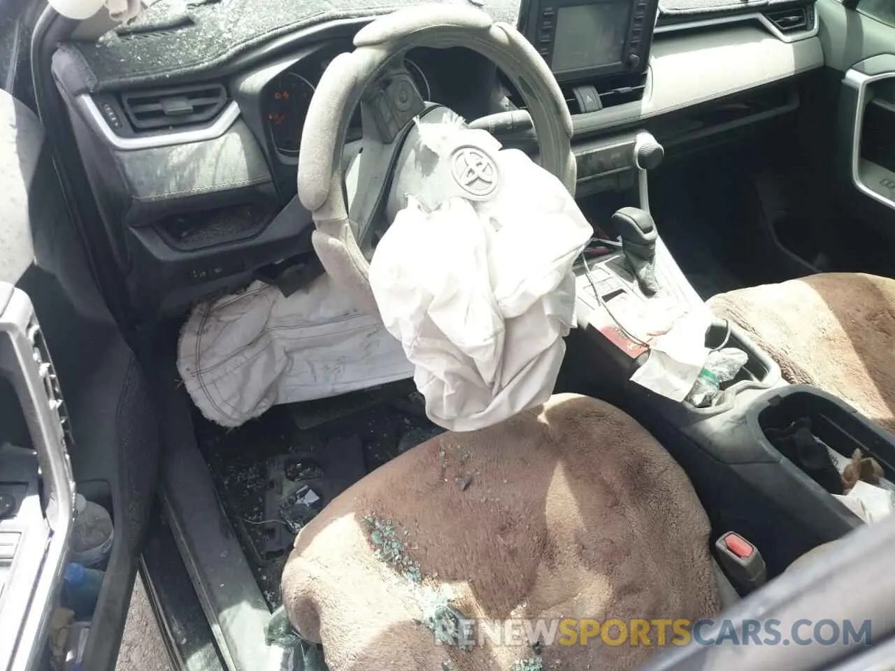 8 Photograph of a damaged car 2T3H1RFV9KC028175 TOYOTA RAV4 2019