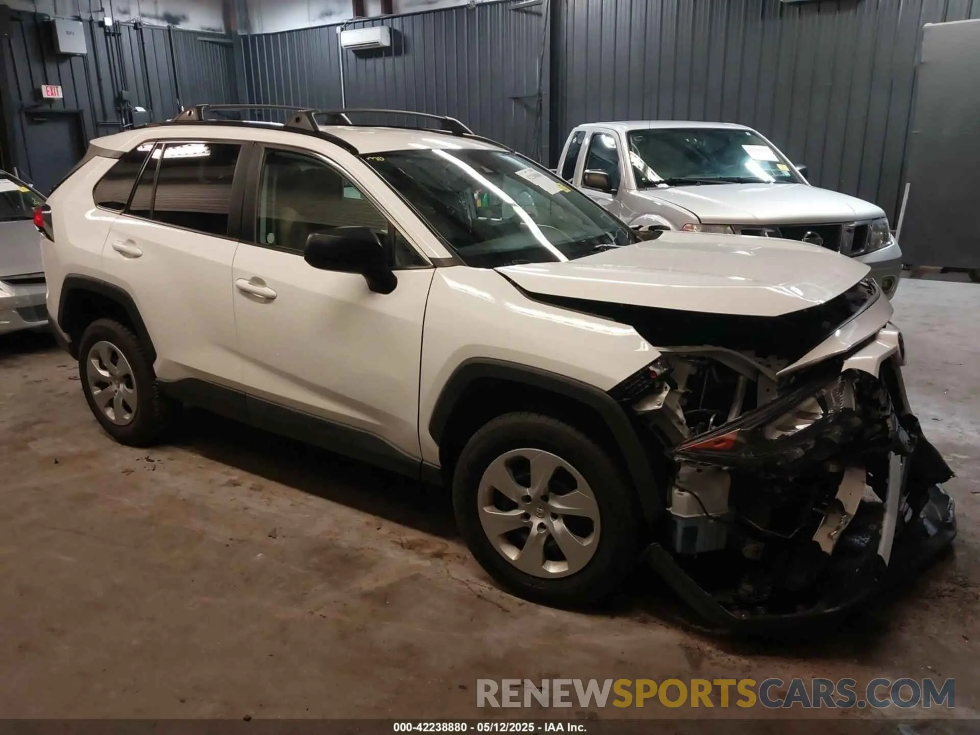 1 Photograph of a damaged car 2T3H1RFV9KW003131 TOYOTA RAV4 2019