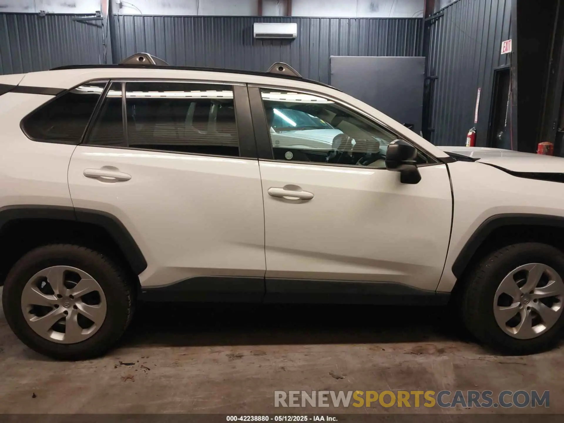 13 Photograph of a damaged car 2T3H1RFV9KW003131 TOYOTA RAV4 2019
