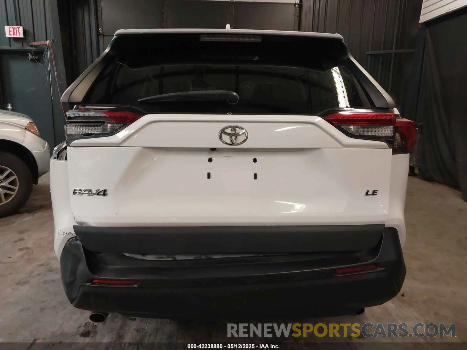 16 Photograph of a damaged car 2T3H1RFV9KW003131 TOYOTA RAV4 2019