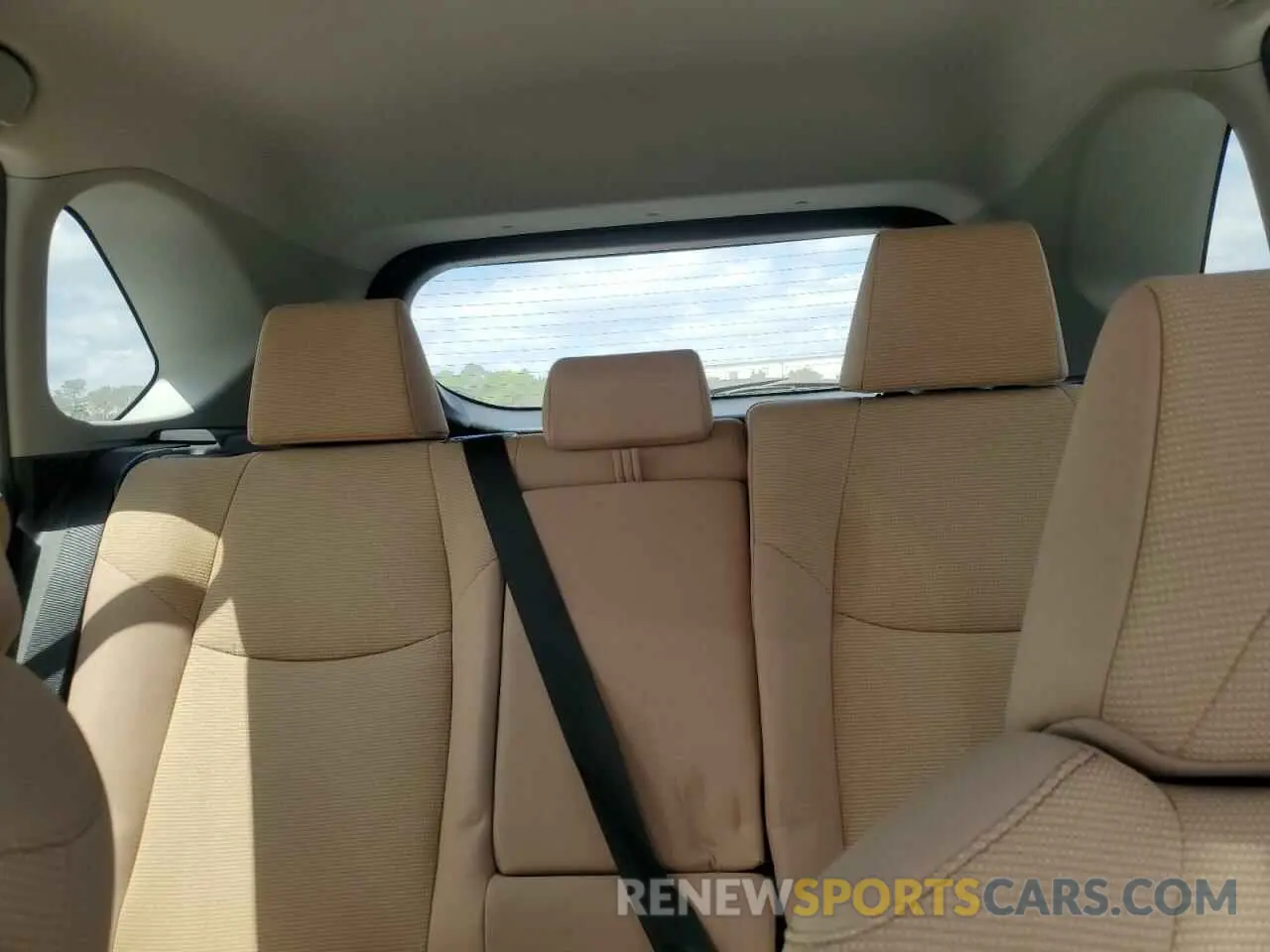 10 Photograph of a damaged car 2T3H1RFV9KW036503 TOYOTA RAV4 2019