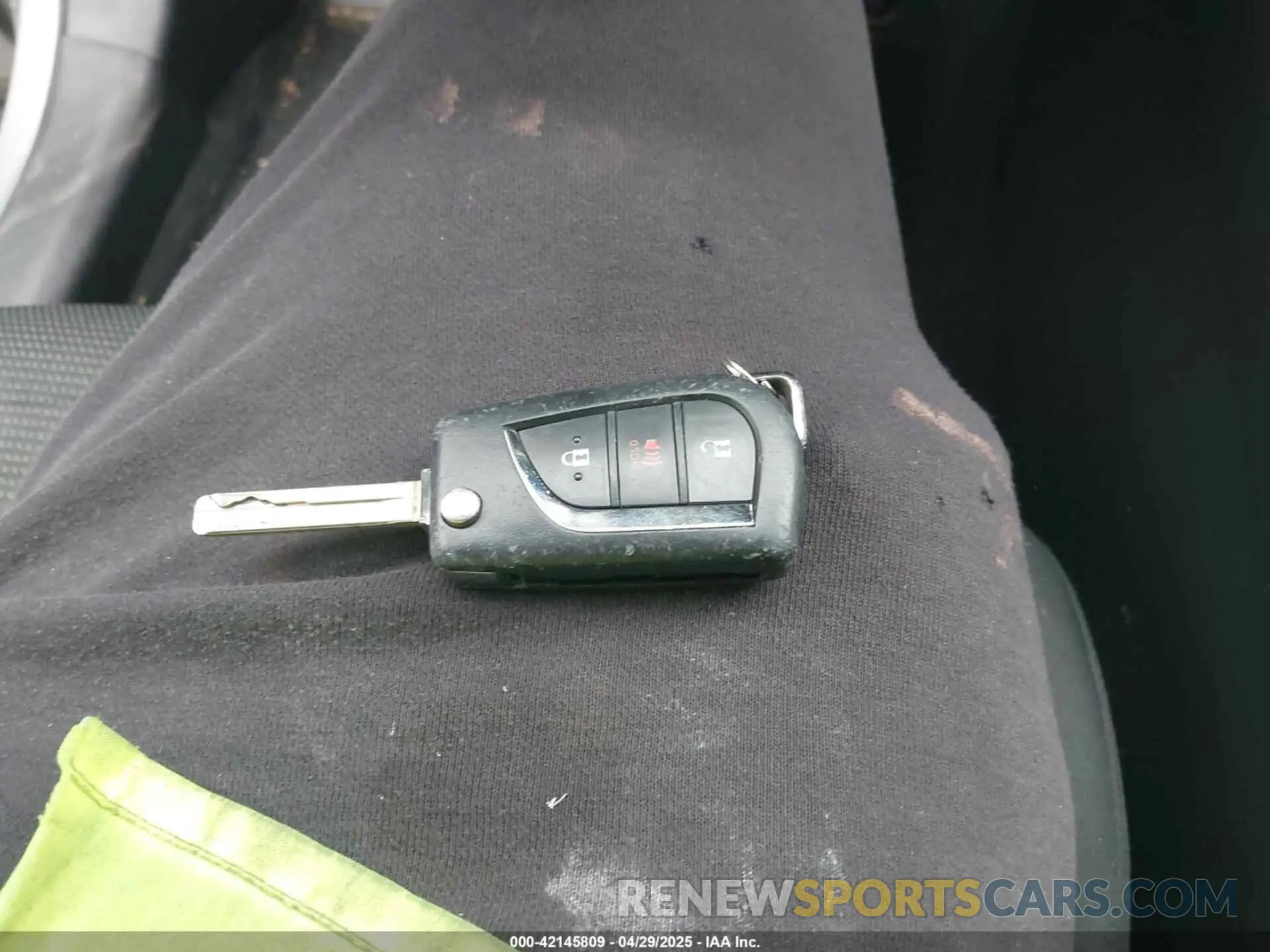 11 Photograph of a damaged car 2T3H1RFV9KW038705 TOYOTA RAV4 2019