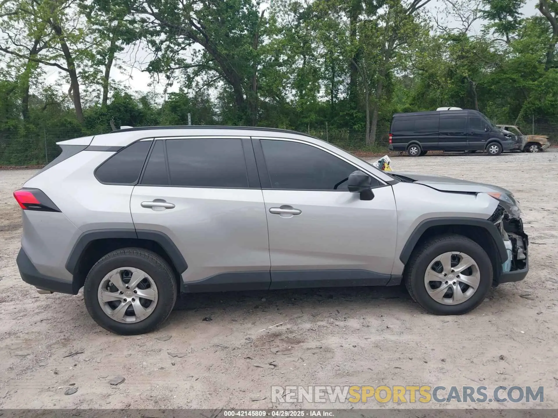 13 Photograph of a damaged car 2T3H1RFV9KW038705 TOYOTA RAV4 2019