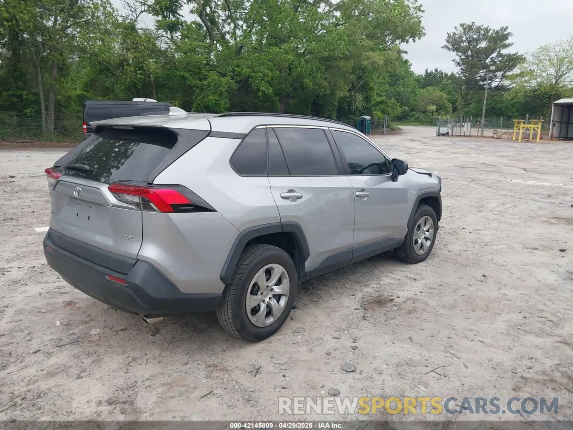 4 Photograph of a damaged car 2T3H1RFV9KW038705 TOYOTA RAV4 2019