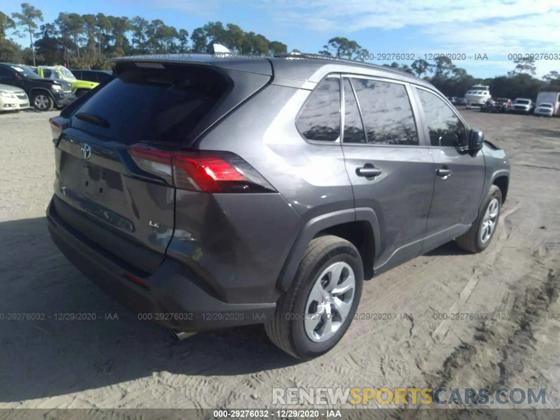 4 Photograph of a damaged car 2T3H1RFV9KW039479 TOYOTA RAV4 2019