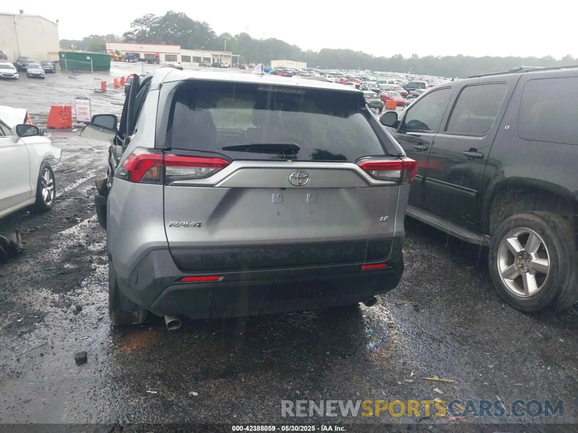 16 Photograph of a damaged car 2T3H1RFV9KW043189 TOYOTA RAV4 2019