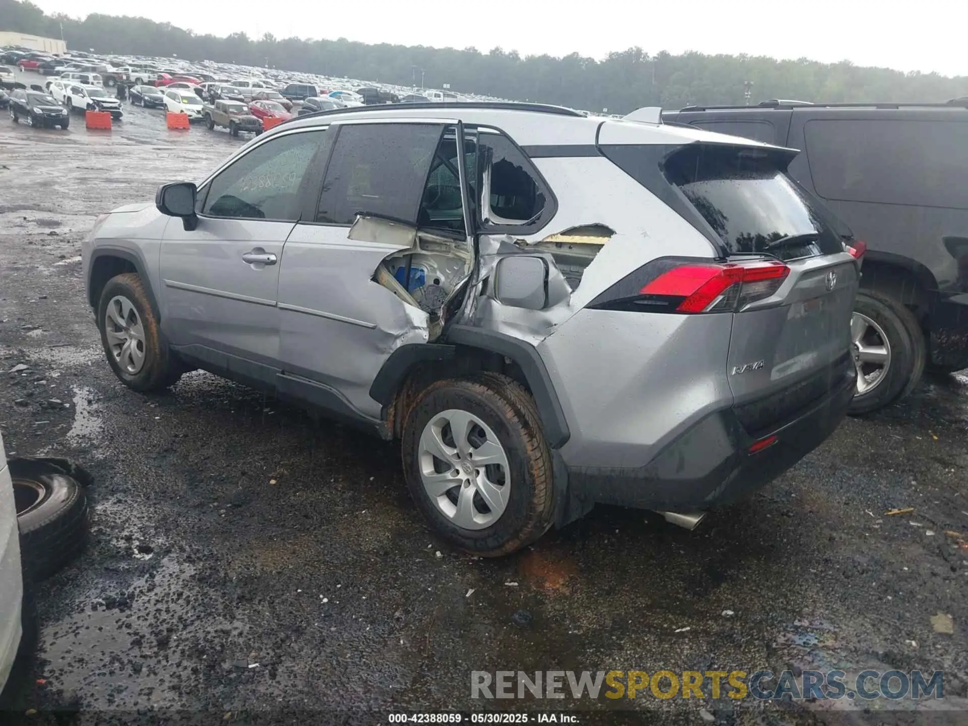 3 Photograph of a damaged car 2T3H1RFV9KW043189 TOYOTA RAV4 2019