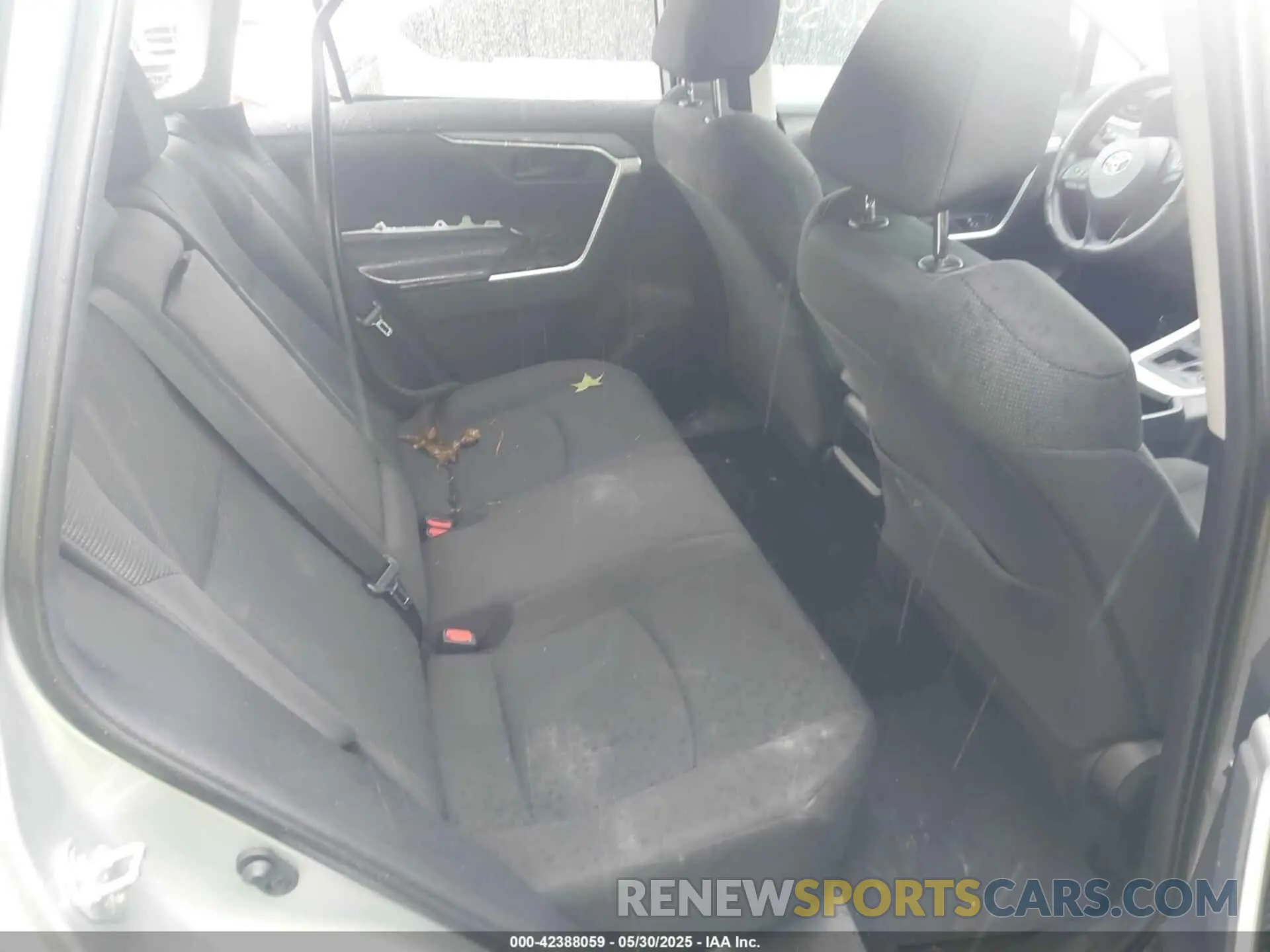 5 Photograph of a damaged car 2T3H1RFV9KW043189 TOYOTA RAV4 2019