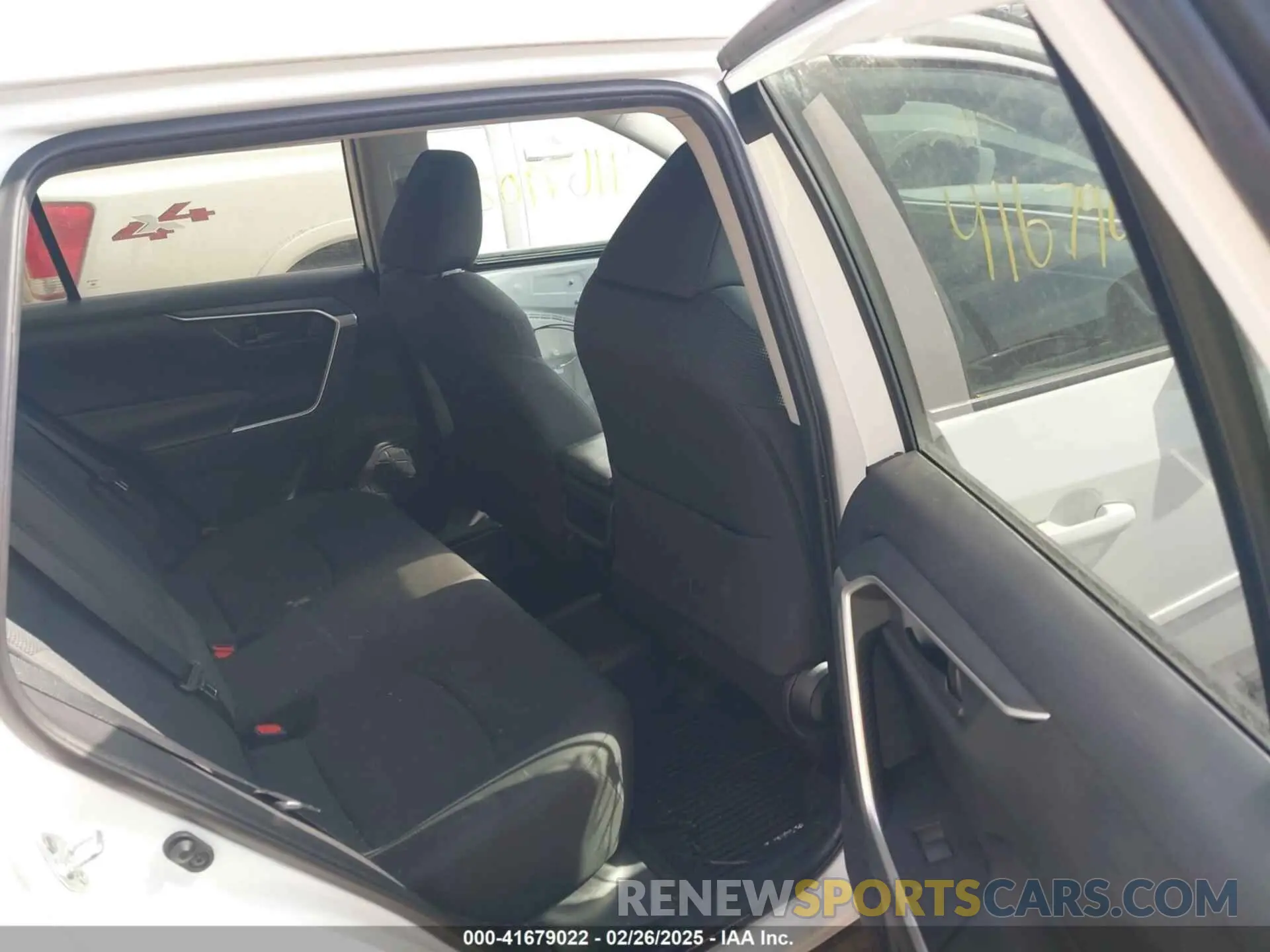 8 Photograph of a damaged car 2T3H1RFV9KW045248 TOYOTA RAV4 2019
