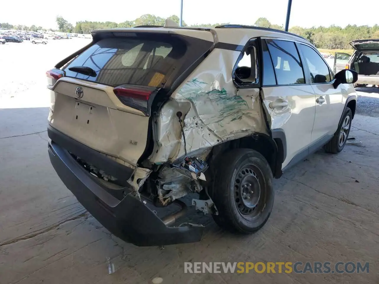 4 Photograph of a damaged car 2T3H1RFV9KW050403 TOYOTA RAV4 2019